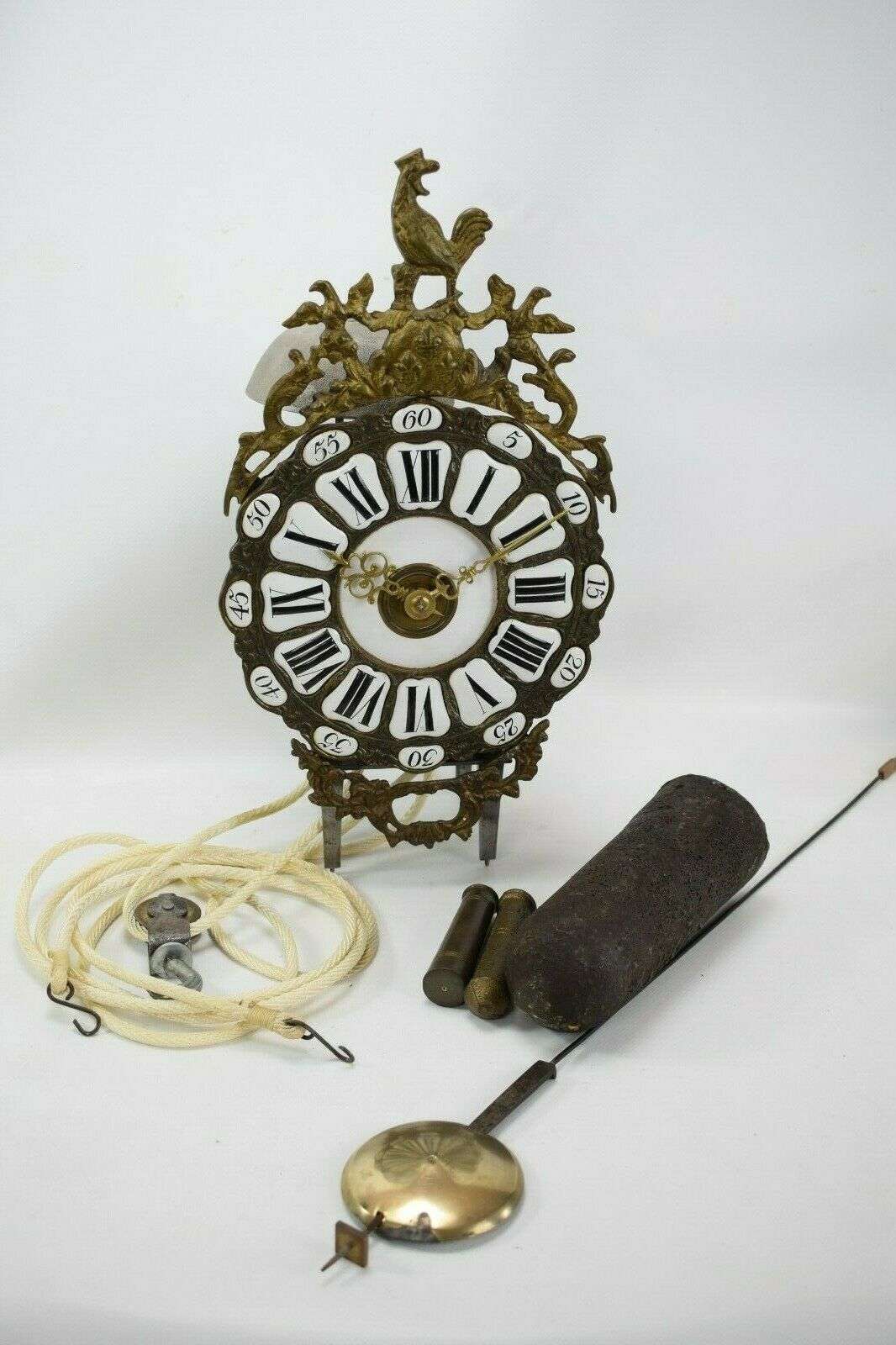 Französische Laternenuhr Wanduhr Kartuschenzifferblatt um 1780, überholt – Vorderansicht