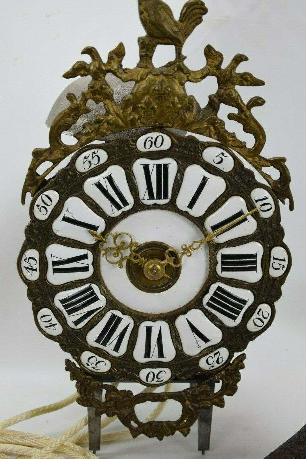 Französische Laternenuhr Wanduhr Kartuschenzifferblatt um 1780, überholt – Detail