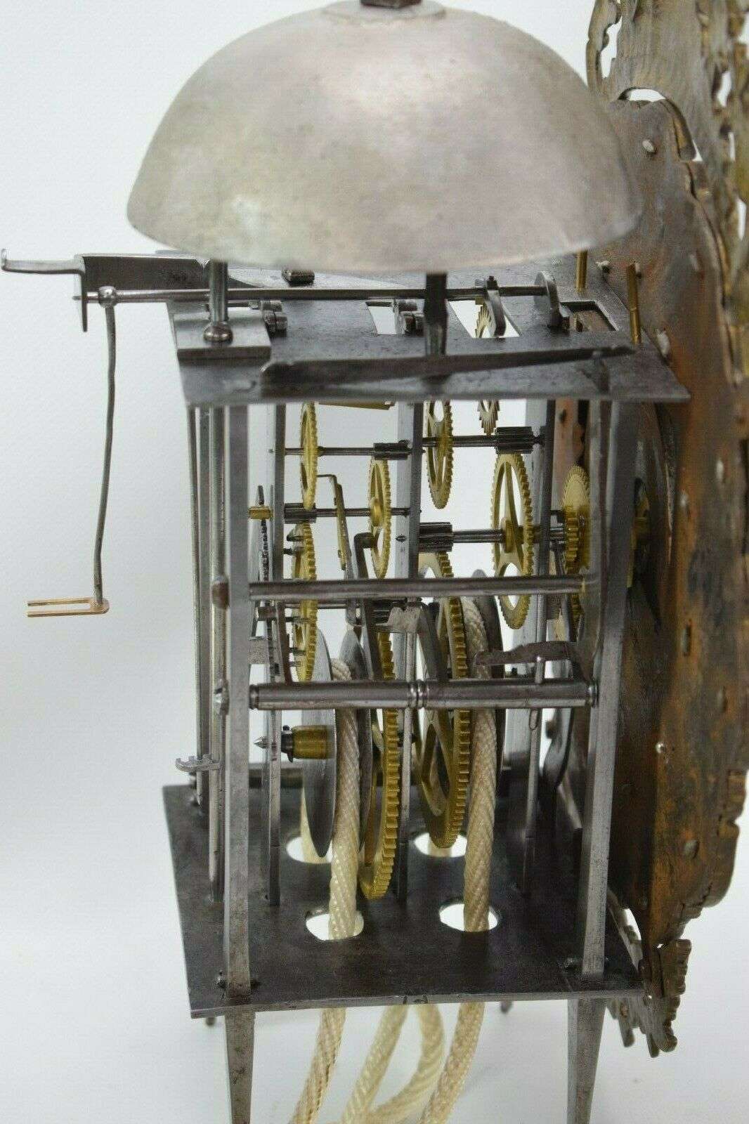 Französische Laternenuhr Wanduhr Kartuschenzifferblatt um 1780, überholt – Detail