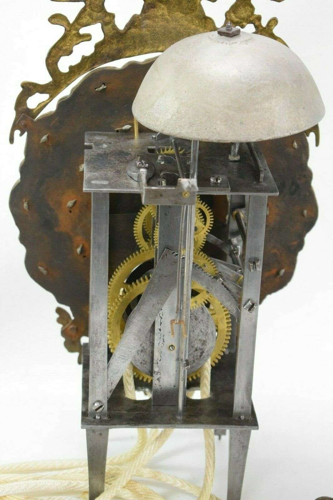 Französische Laternenuhr Wanduhr Kartuschenzifferblatt um 1780, überholt – Detail