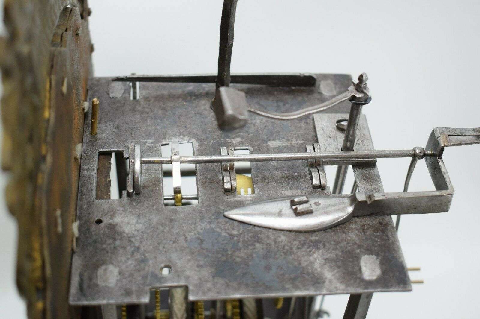 Französische Laternenuhr Wanduhr Kartuschenzifferblatt um 1780, überholt – Detail