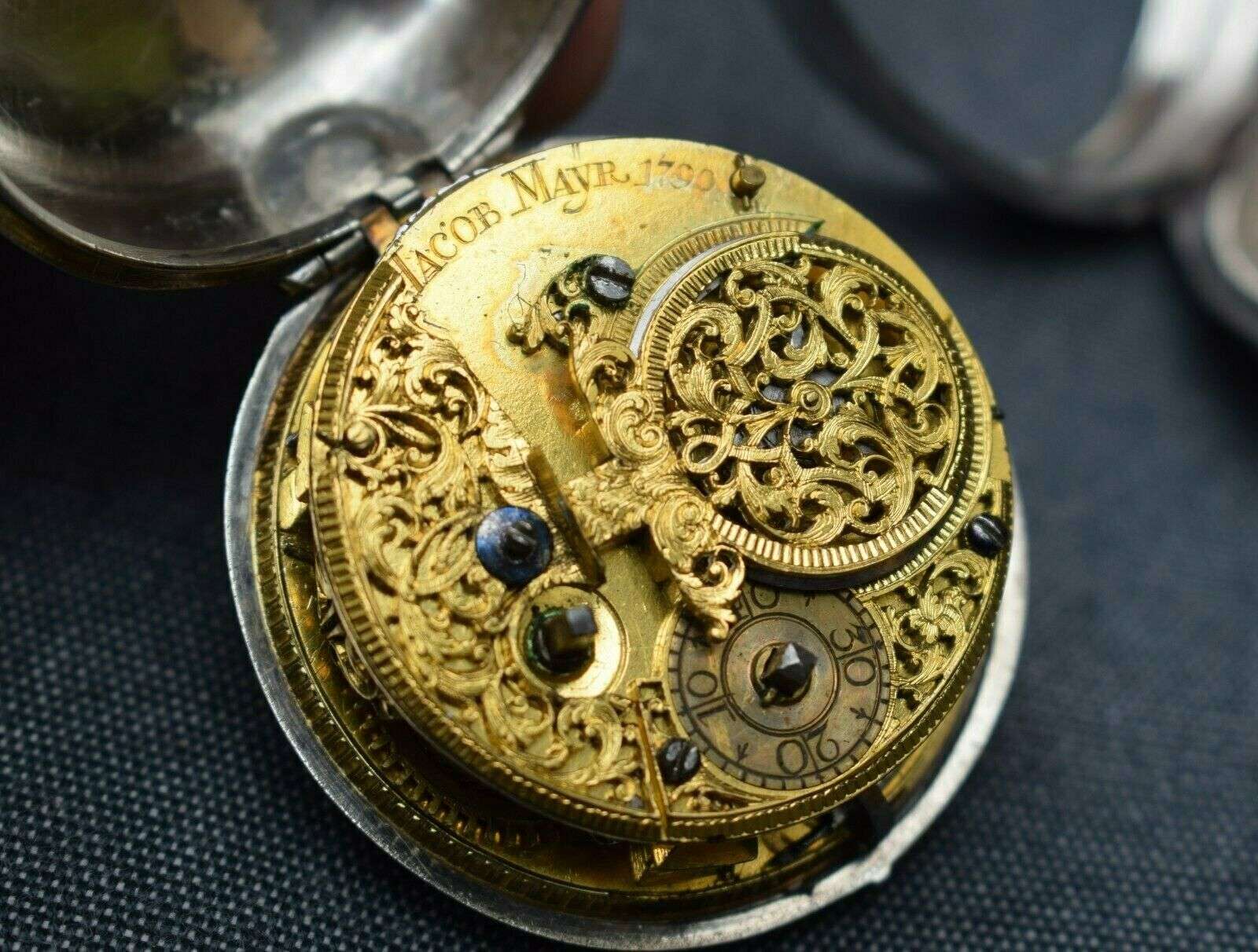 Jacob Mayr Augsburg Spindeltaschenuhr um 1710 mit Übergehäuse – Vorderansicht