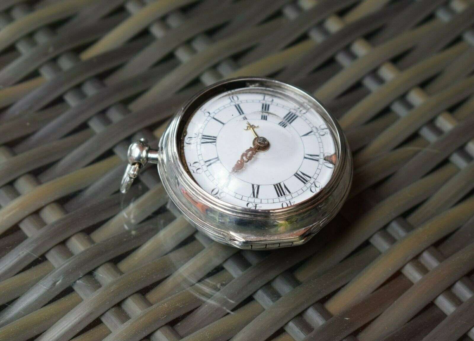 Jacob Mayr Augsburg Spindeltaschenuhr um 1710 mit Übergehäuse – Detail