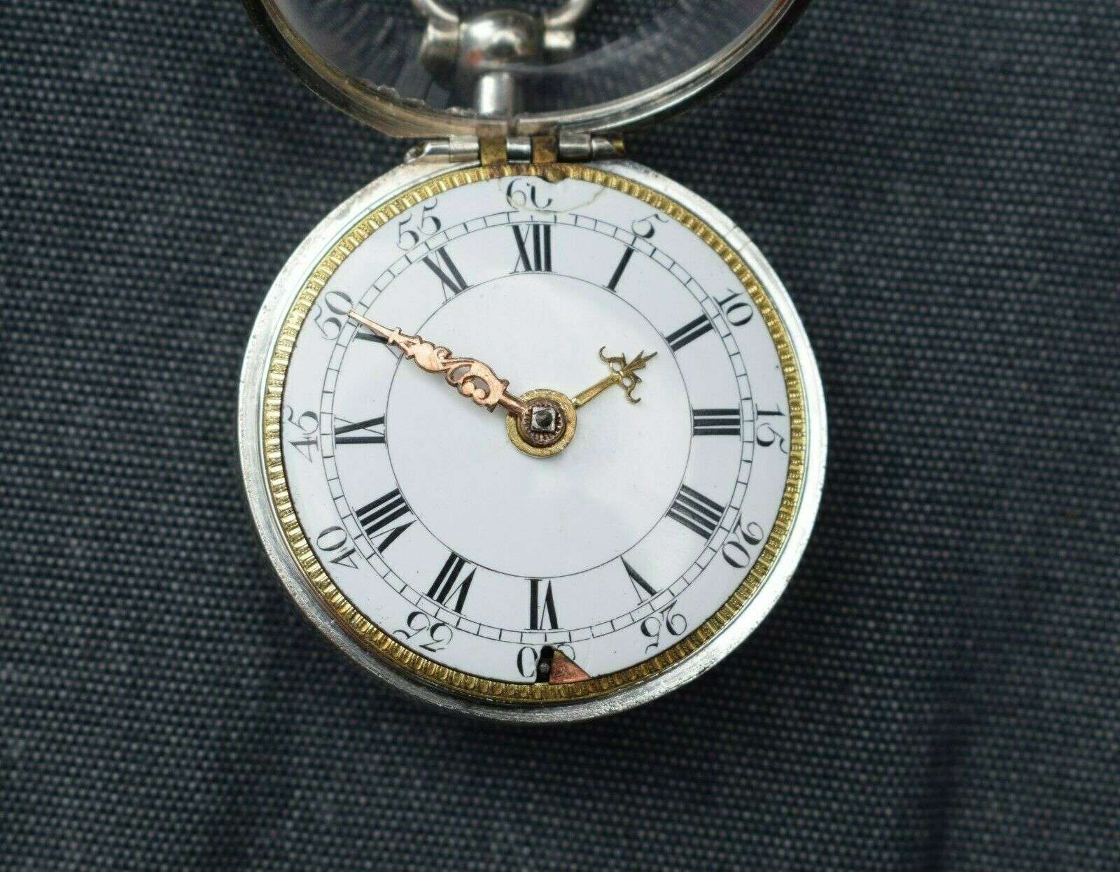 Jacob Mayr Augsburg Spindeltaschenuhr um 1710 mit Übergehäuse – Detail