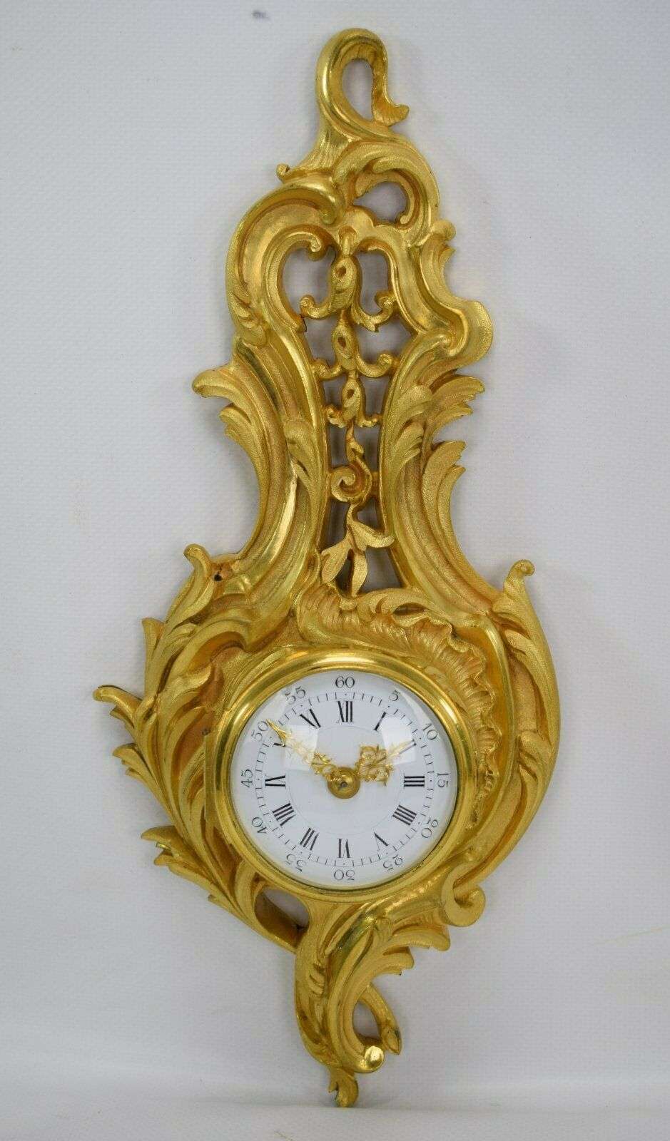 Kleine, vergoldete Louis XV Stil Bronze Carteluhr Wanduhr um 1870 – Vorderansicht