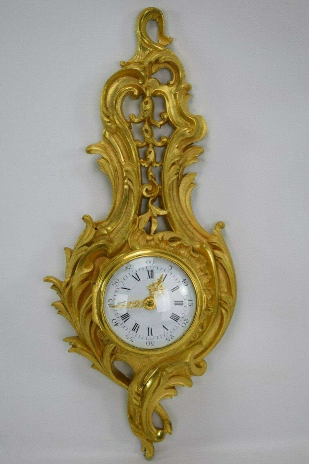 Kleine, vergoldete Louis XV Stil Bronze Carteluhr Wanduhr um 1870 – Detail
