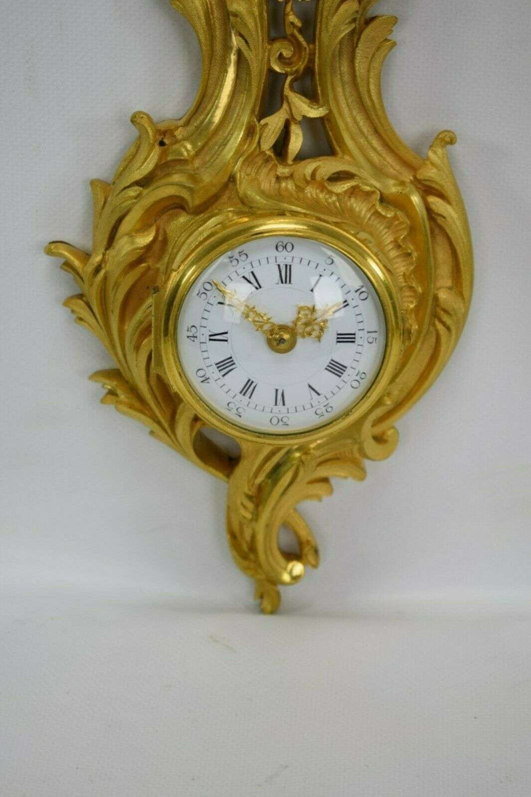 Kleine, vergoldete Louis XV Stil Bronze Carteluhr Wanduhr um 1870 – Detail