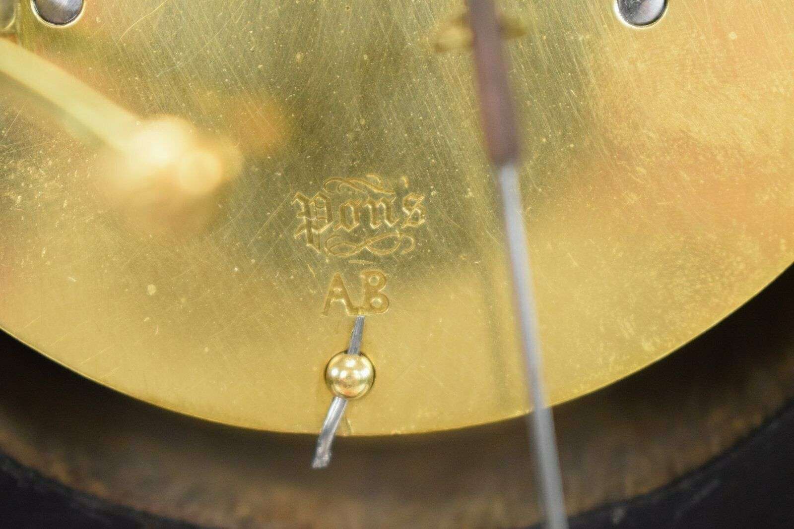 Feuervergoldete Charles X Bronze Lyra Pendule Kaminuhr um 1825 – Detail