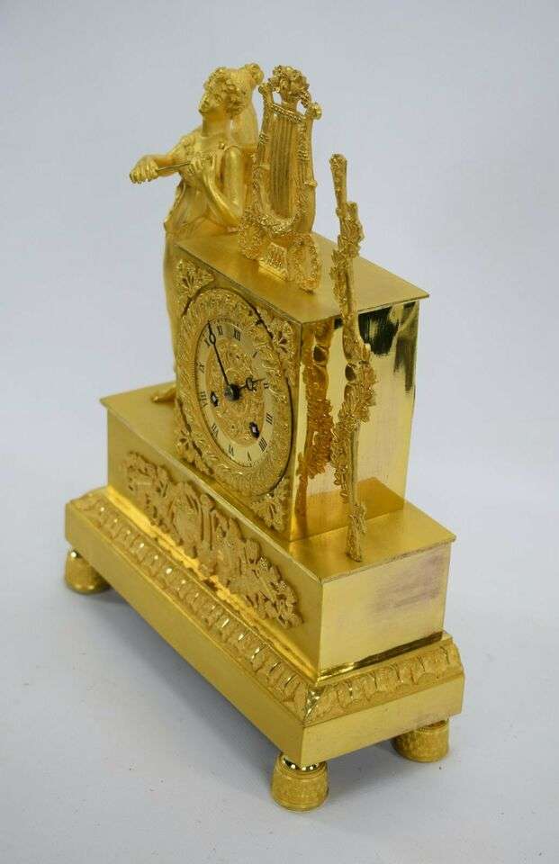 Feuervergoldete Empire Bronze Pendule Engel bez. Butte um 1815 – Detail