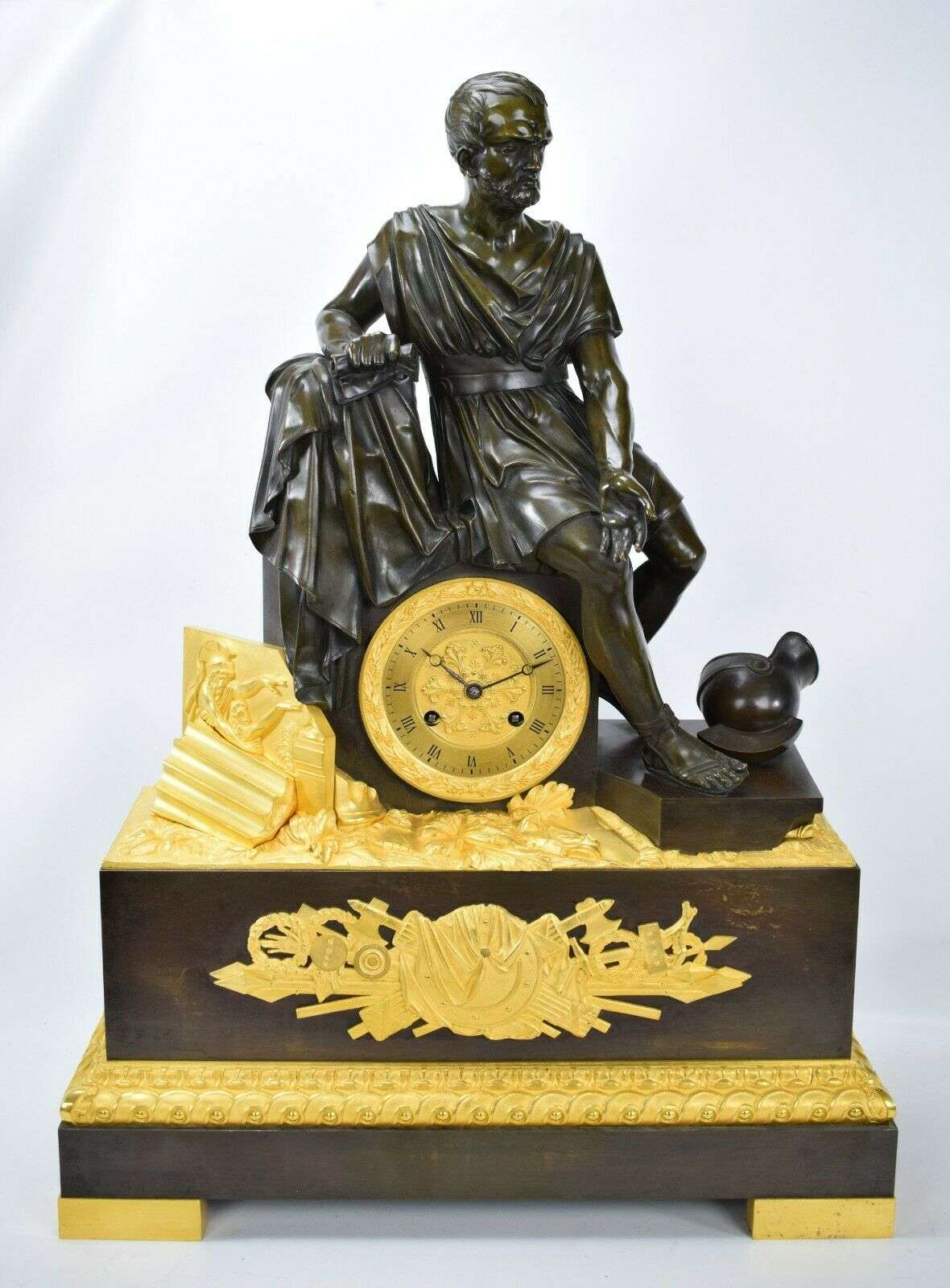 Gr. feuervergoldete, brünierte Empire Bronze Pendule Kaminuhr Gaius Marius 1820 – Vorderansicht