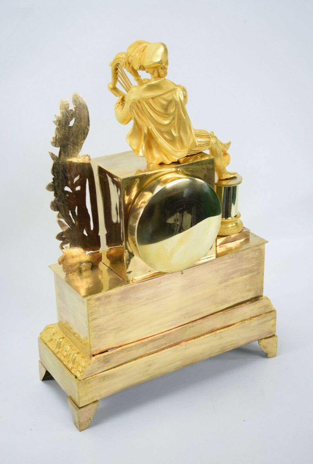 Feuervergoldete Empire Bronze Pendule Troubadour um 1815 – Detail