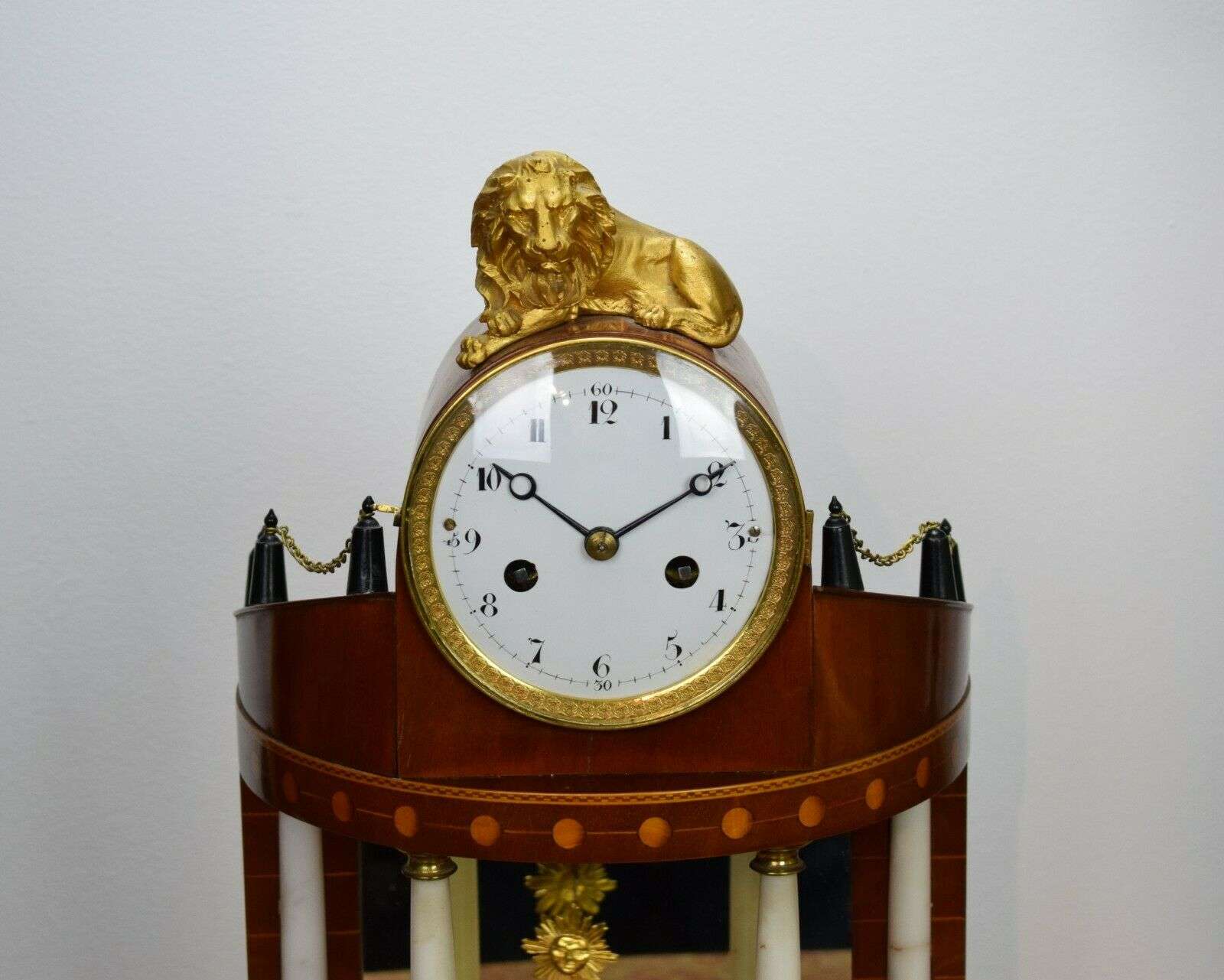 Seltene Berliner Klassizismus Portaluhr Pendule Kaminuhr um 1800 – Detail