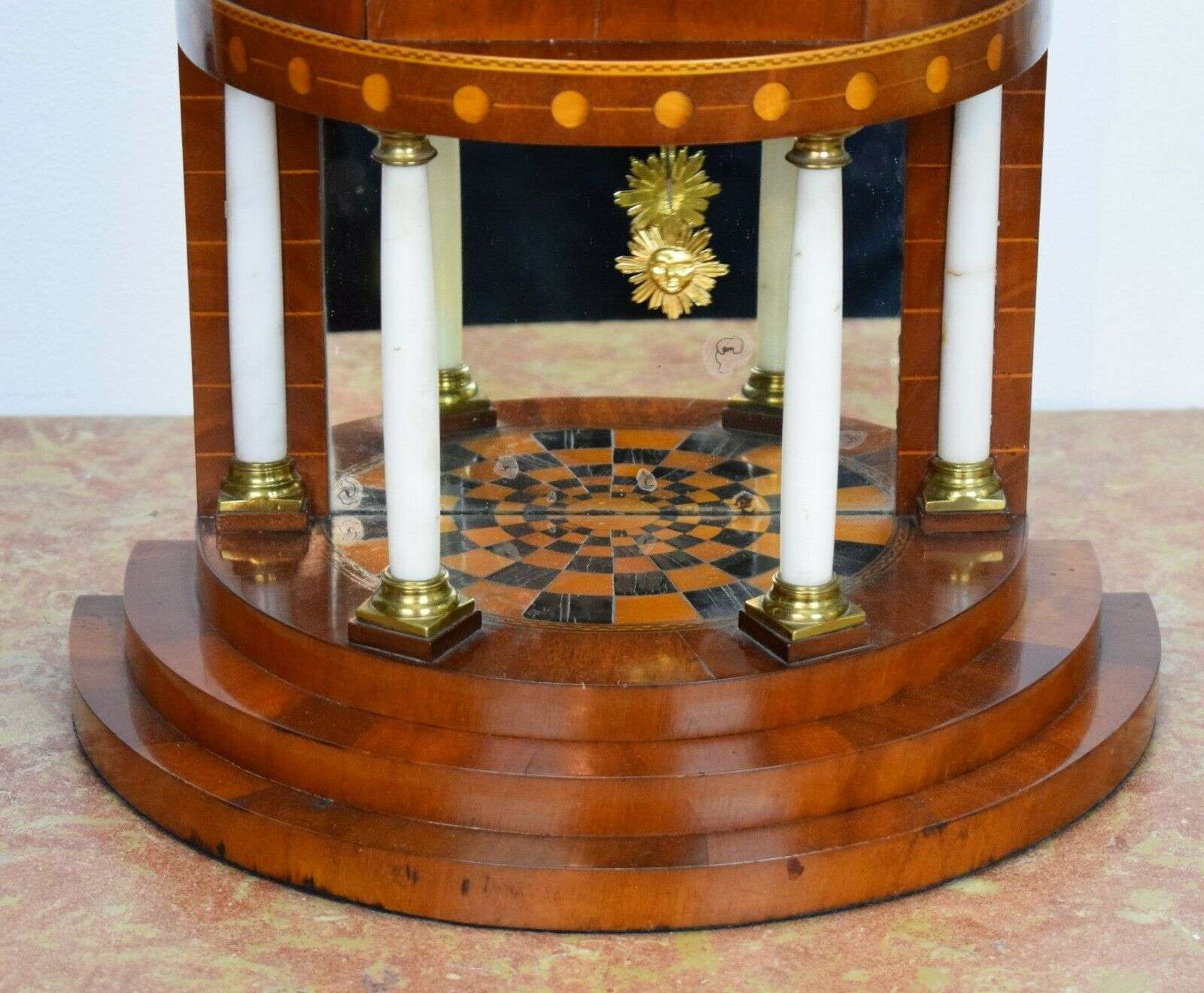 Seltene Berliner Klassizismus Portaluhr Pendule Kaminuhr um 1800 – Detail