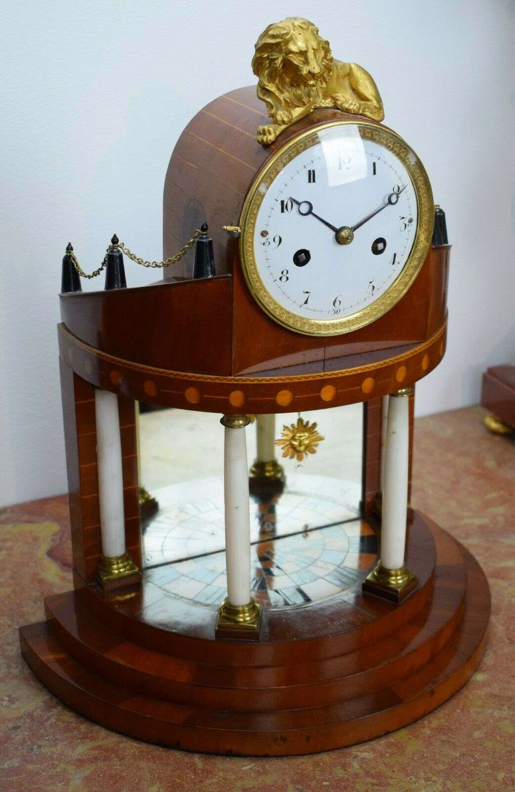 Seltene Berliner Klassizismus Portaluhr Pendule Kaminuhr um 1800 – Detail