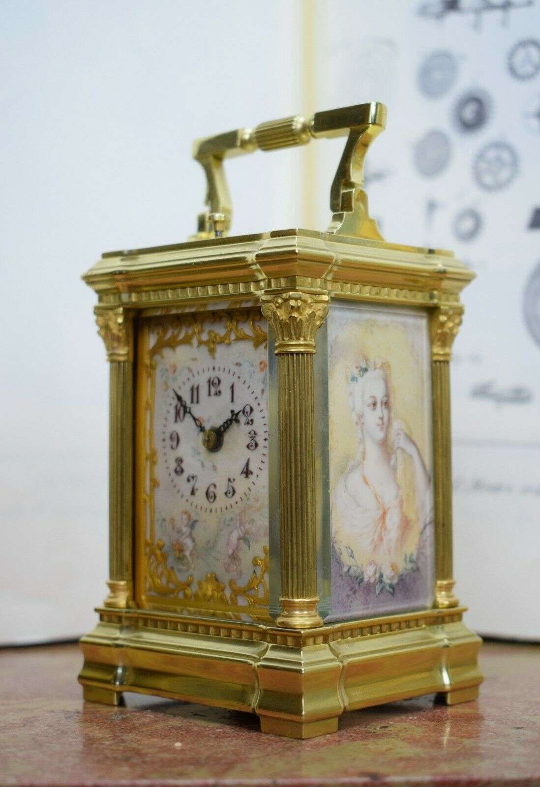 Sehr feine Reiseuhr mit Miniaturportraits sowie Zifferblatt auf Bein (Gesamtmasseanteil unter 10%), das Werk mit Repetition RESERVIERT – Vorderansicht