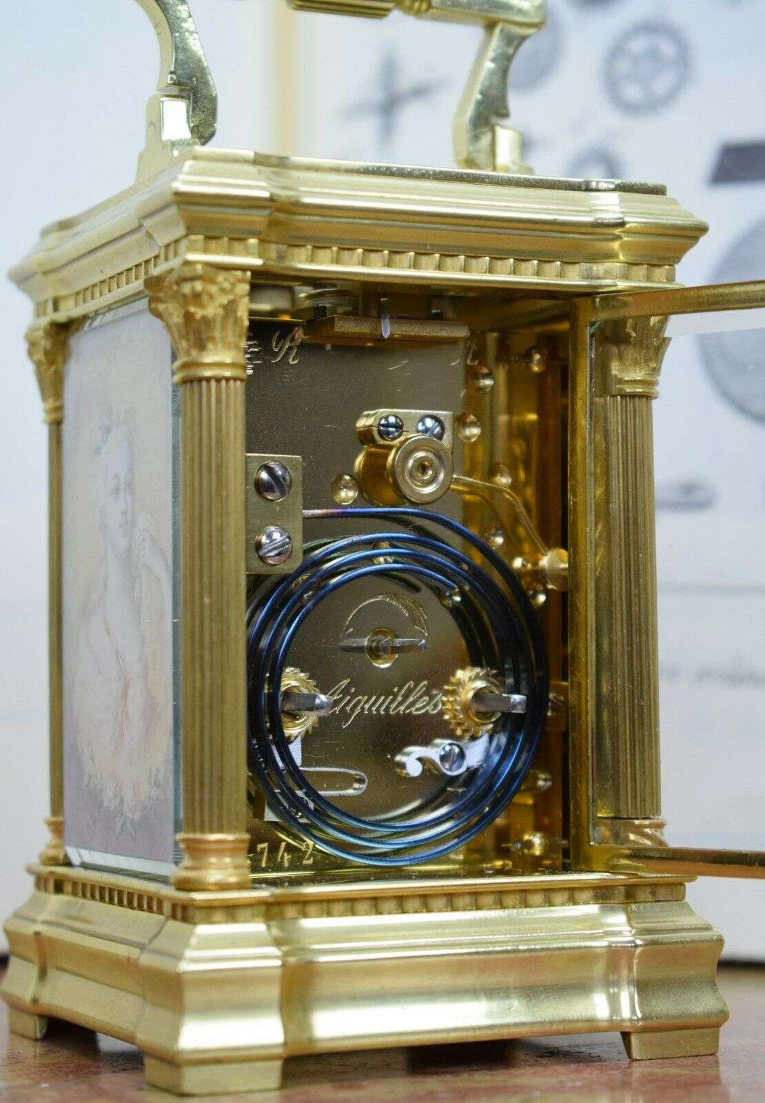 Sehr feine Reiseuhr mit Miniaturportraits sowie Zifferblatt auf Bein (Gesamtmasseanteil unter 10%), das Werk mit Repetition RESERVIERT – Detail