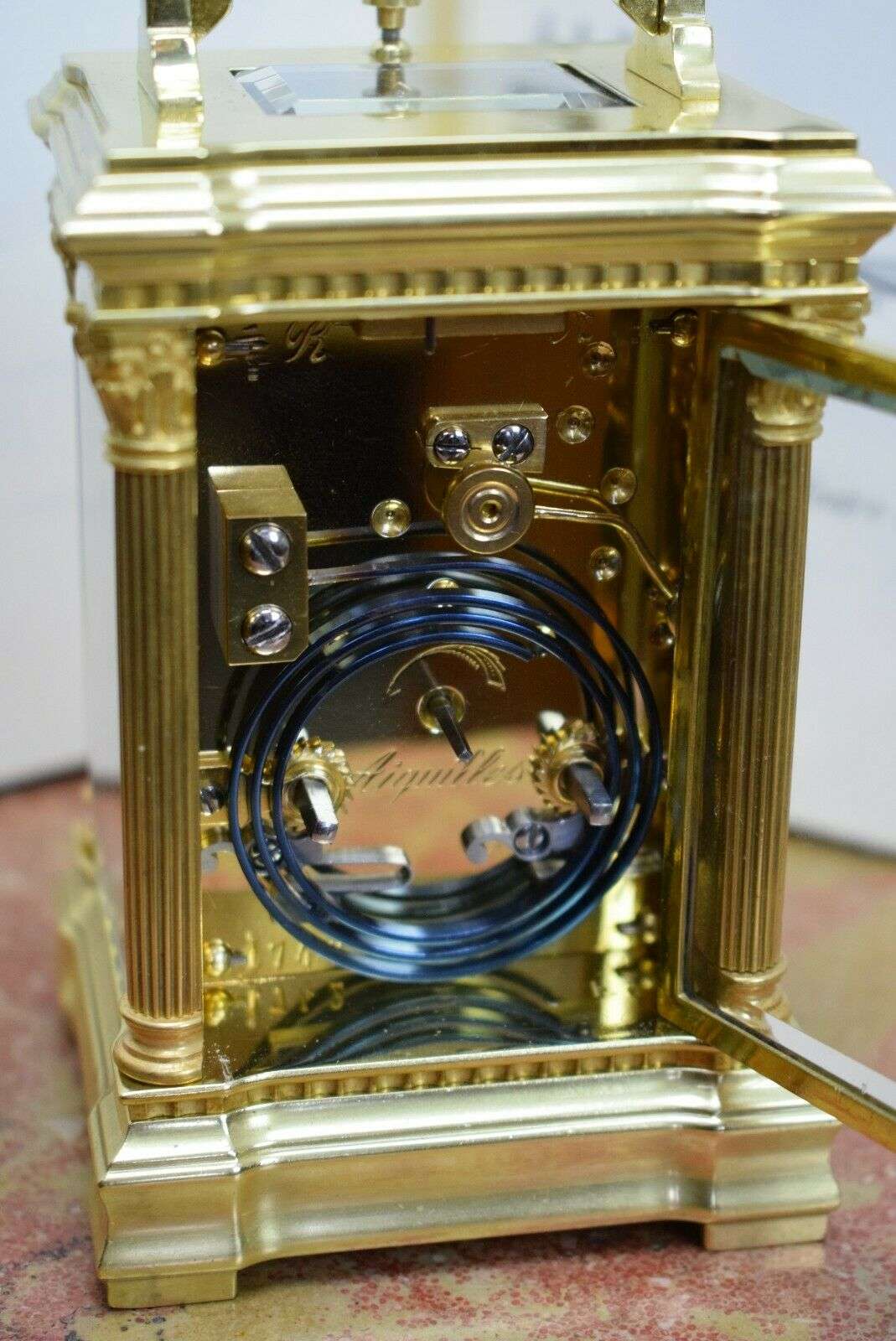 Sehr feine Reiseuhr mit Miniaturportraits sowie Zifferblatt auf Bein (Gesamtmasseanteil unter 10%), das Werk mit Repetition RESERVIERT – Detail