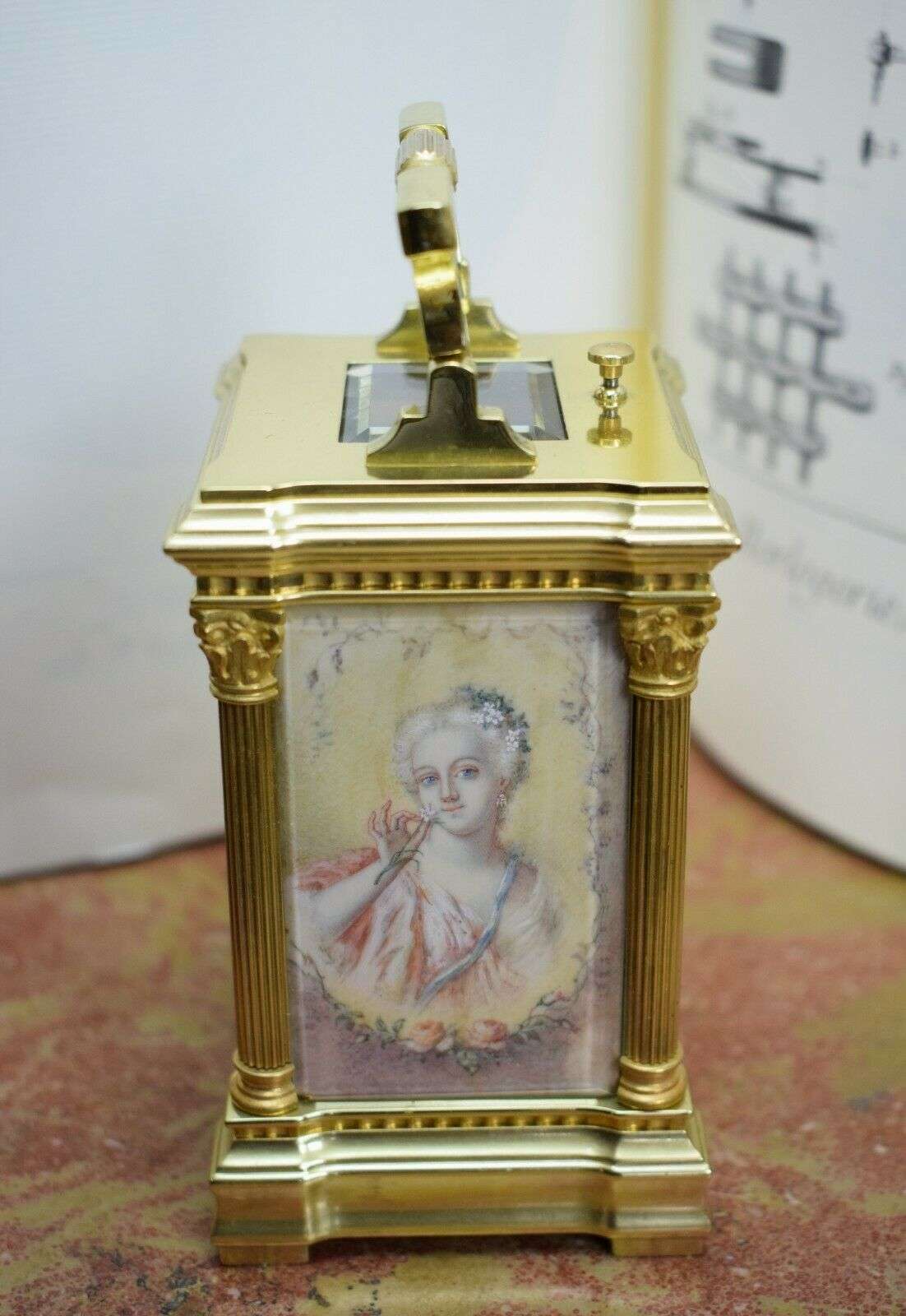 Sehr feine Reiseuhr mit Miniaturportraits sowie Zifferblatt auf Bein (Gesamtmasseanteil unter 10%), das Werk mit Repetition RESERVIERT – Detail
