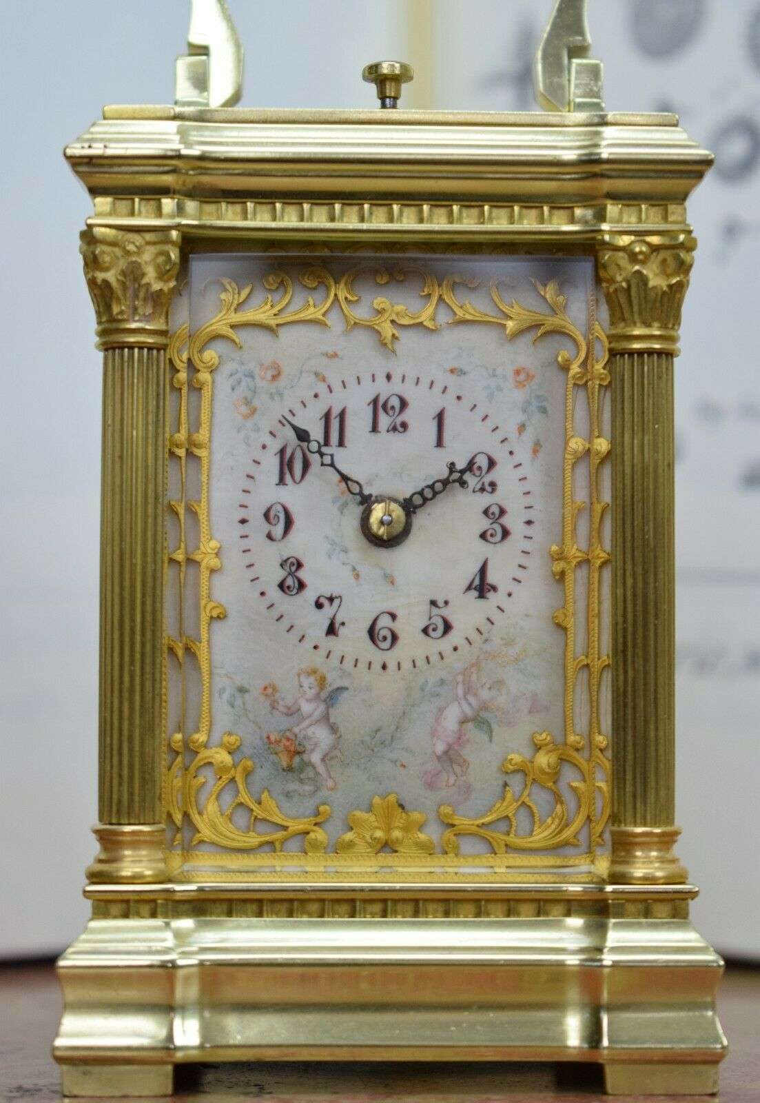Sehr feine Reiseuhr mit Miniaturportraits sowie Zifferblatt auf Bein (Gesamtmasseanteil unter 10%), das Werk mit Repetition RESERVIERT – Detail