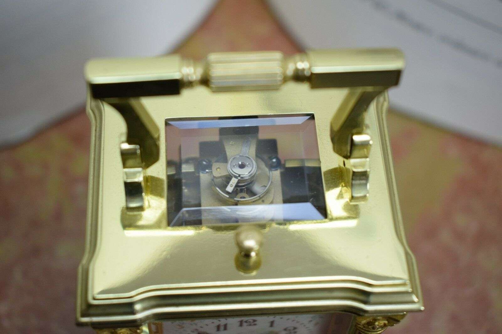 Sehr feine Reiseuhr mit Miniaturportraits sowie Zifferblatt auf Bein (Gesamtmasseanteil unter 10%), das Werk mit Repetition RESERVIERT – Detail