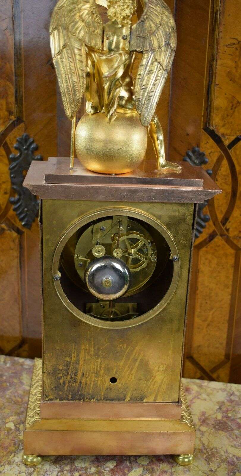 Große Pendule mit Brunnenautomat CHRONOS um 1840 – Detail