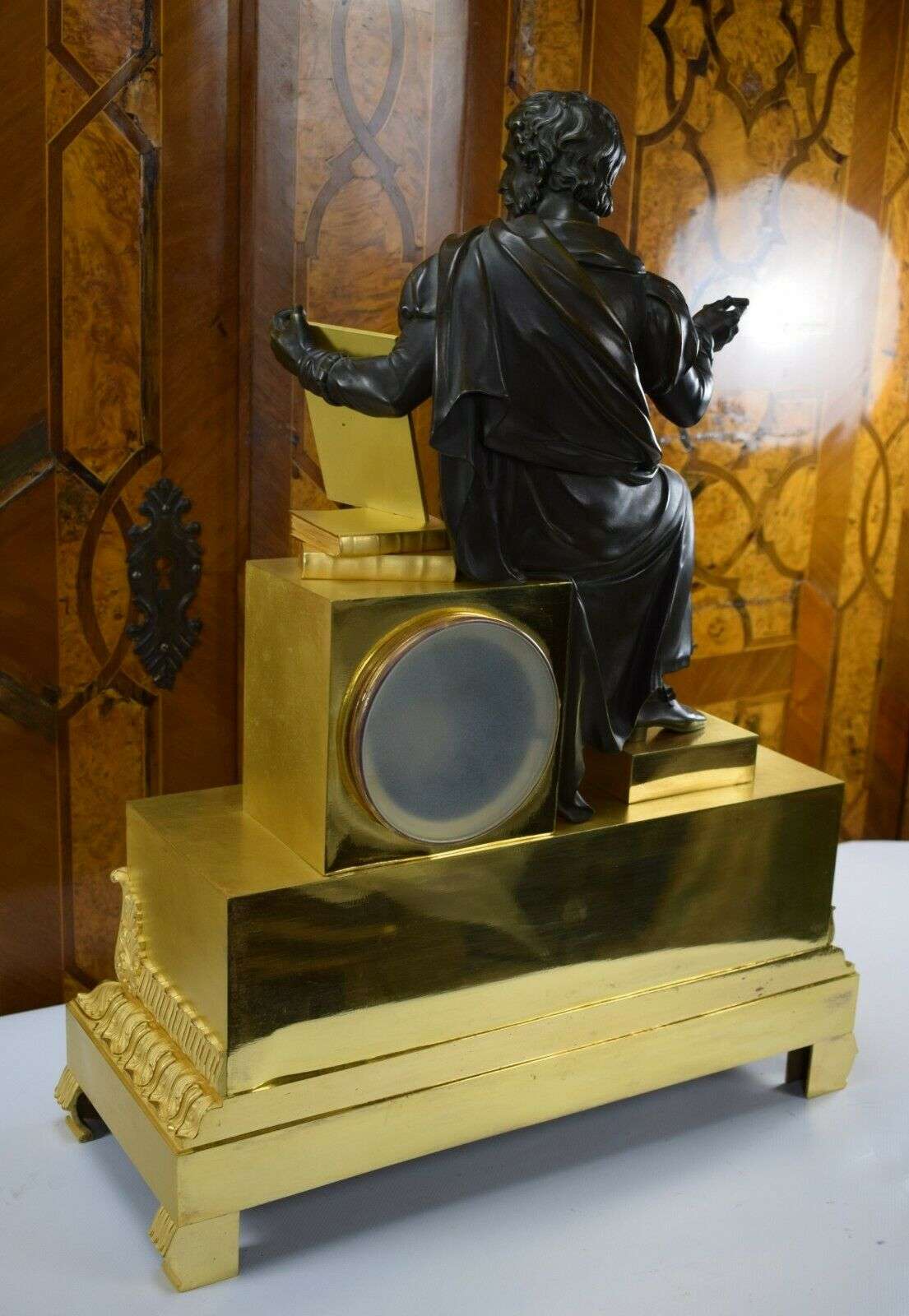 Große feuervergoldete Bronze Pendule Kaminuhr, Galileo G., Deniére Paris um 1825 – Detail
