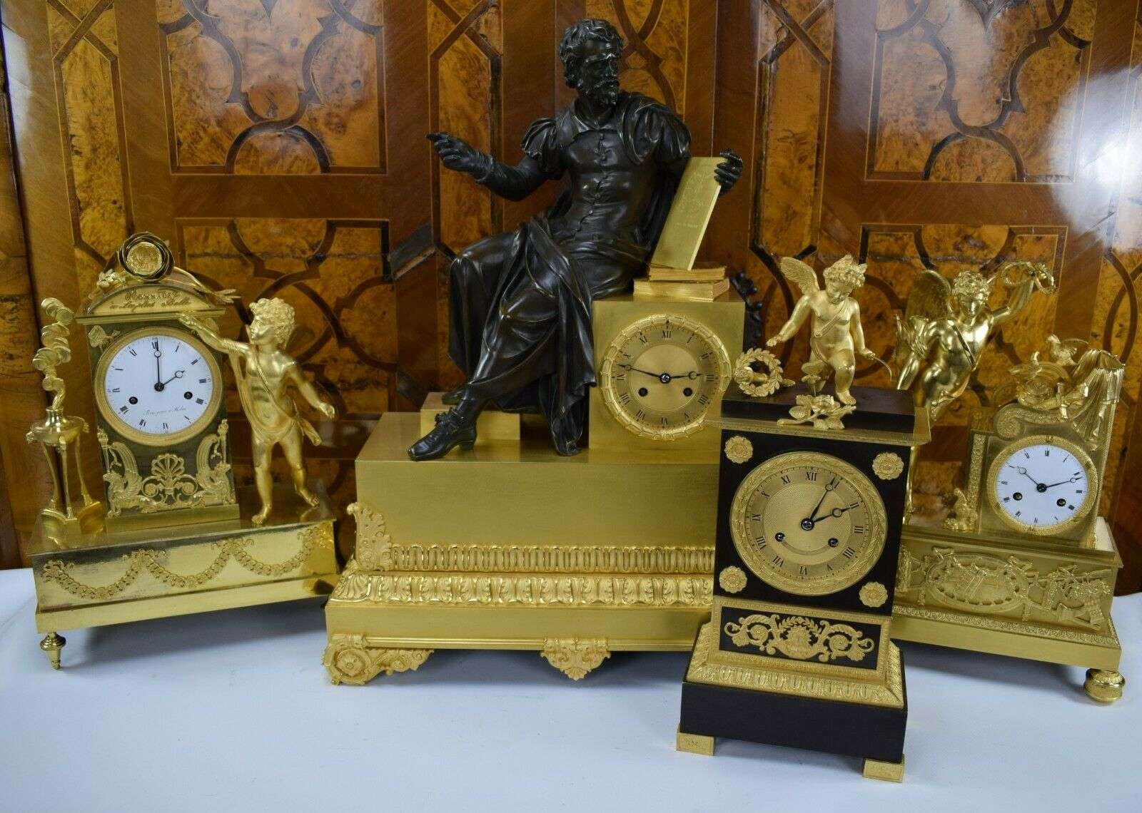 RESERVIERT !Sehr feine feuervergoldete Empire Bronze Pendule Kaminuhr Amor Paris um 1810 – Detail
