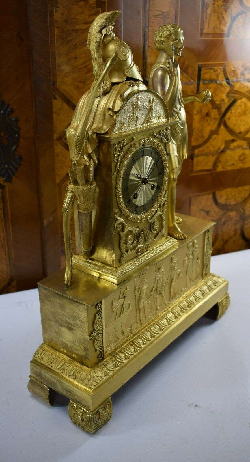 Feuervergoldete Empire Bronze Pendule Kaminuhr "Urteil des Paris" Paris um 1810 – Detail