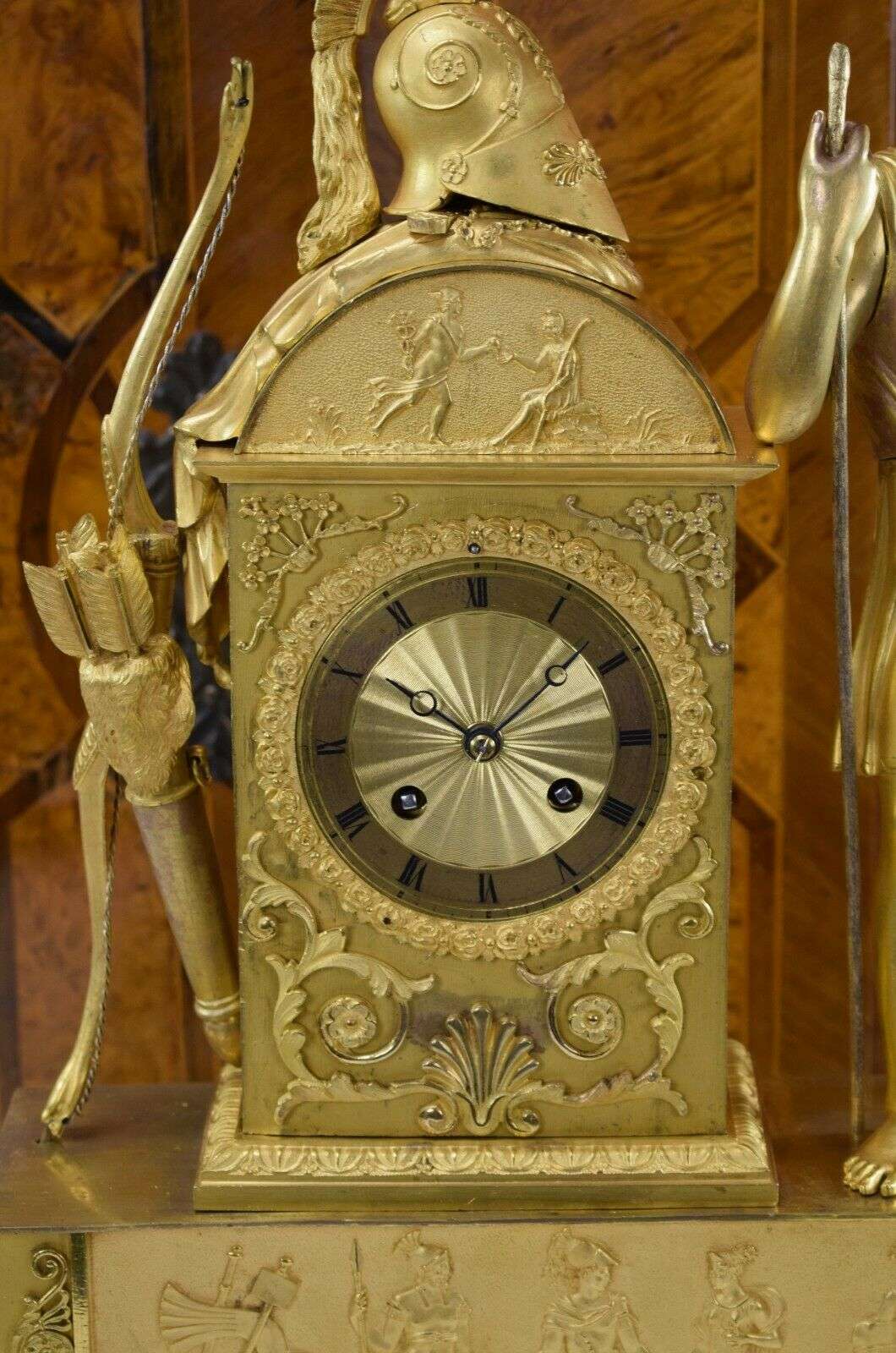Feuervergoldete Empire Bronze Pendule Kaminuhr "Urteil des Paris" Paris um 1810 – Detail