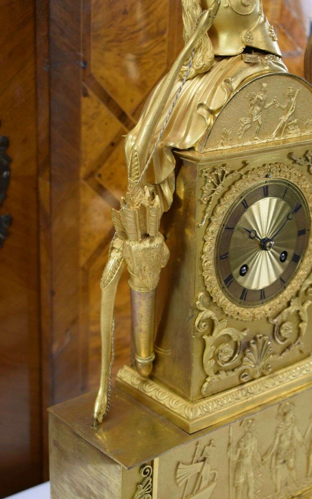 Feuervergoldete Empire Bronze Pendule Kaminuhr "Urteil des Paris" Paris um 1810 – Detail