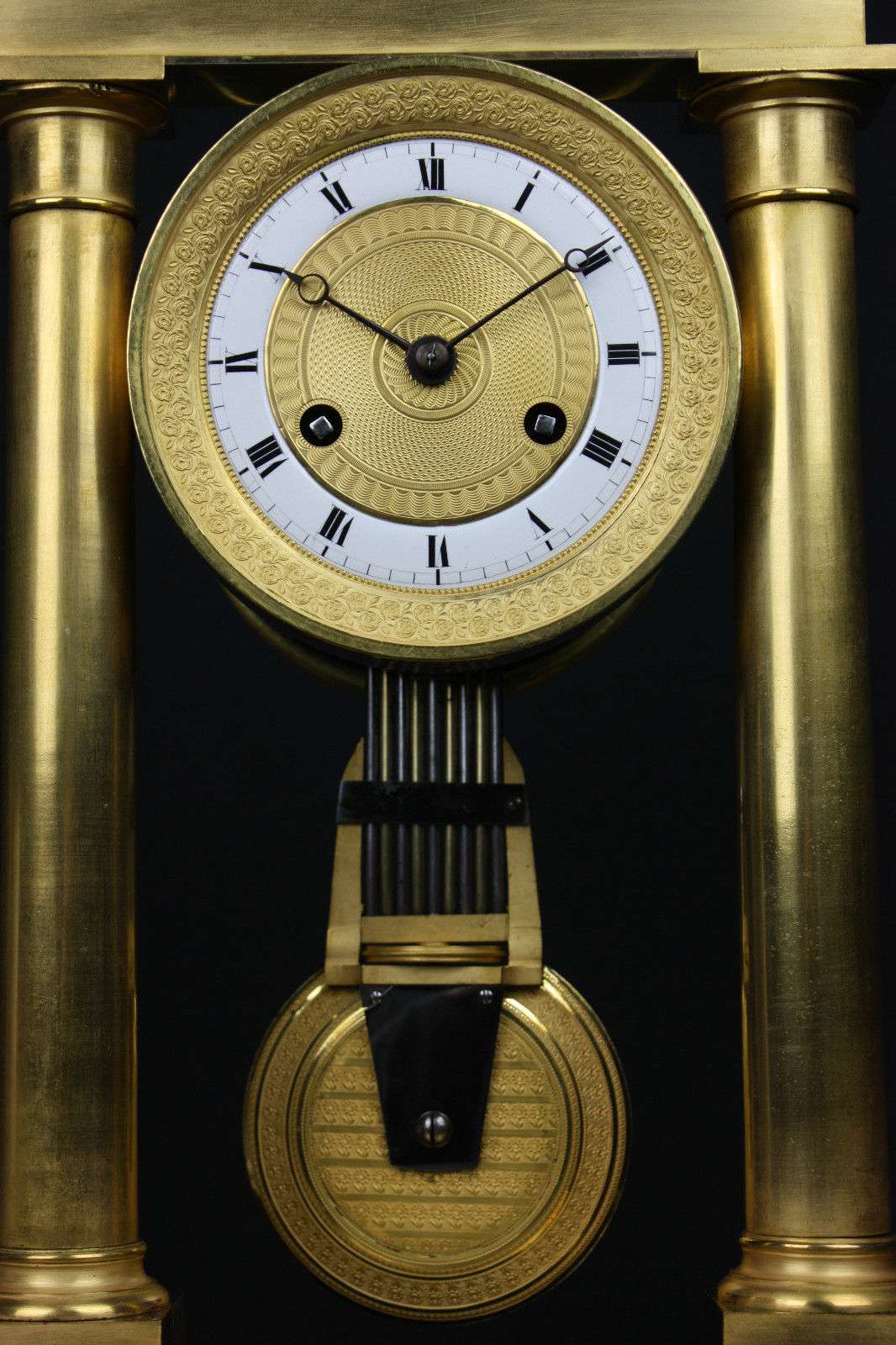 Feuervergoldete französische Empire Pendule Portaluhr bezeichnet Japy um 1815 – Pendule Zifferblatt