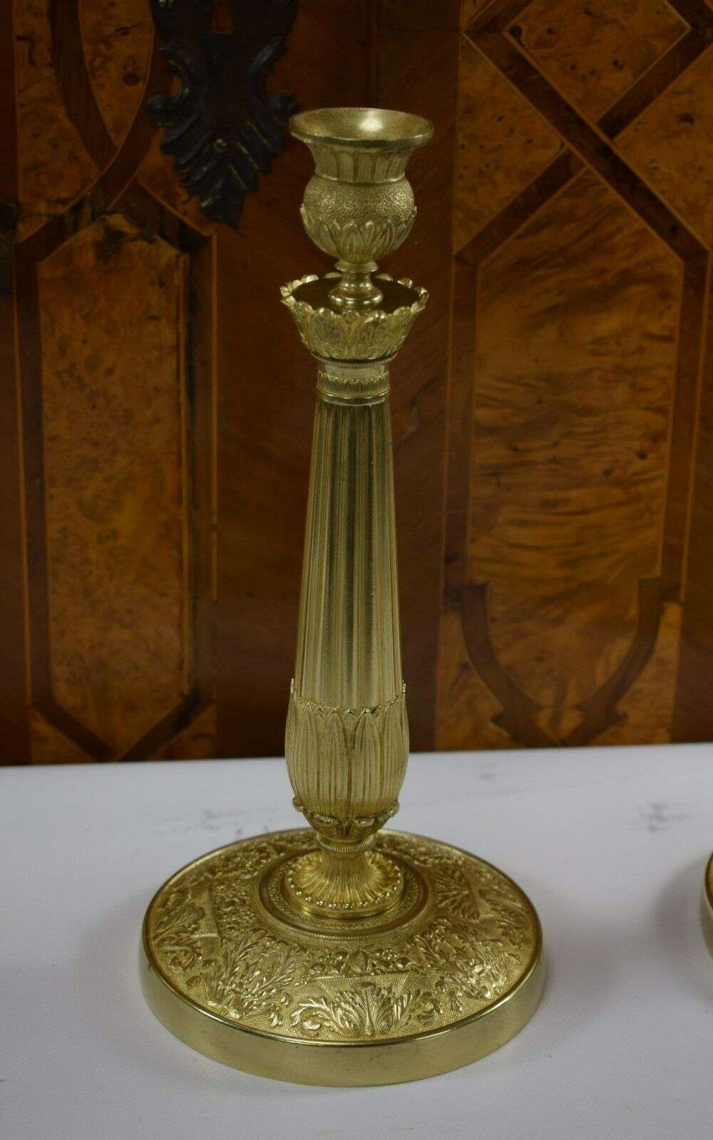 Vergoldete Empire Bronze Kerzenleuchter, Beisteller Kandelaber ca. 1850 – Detail