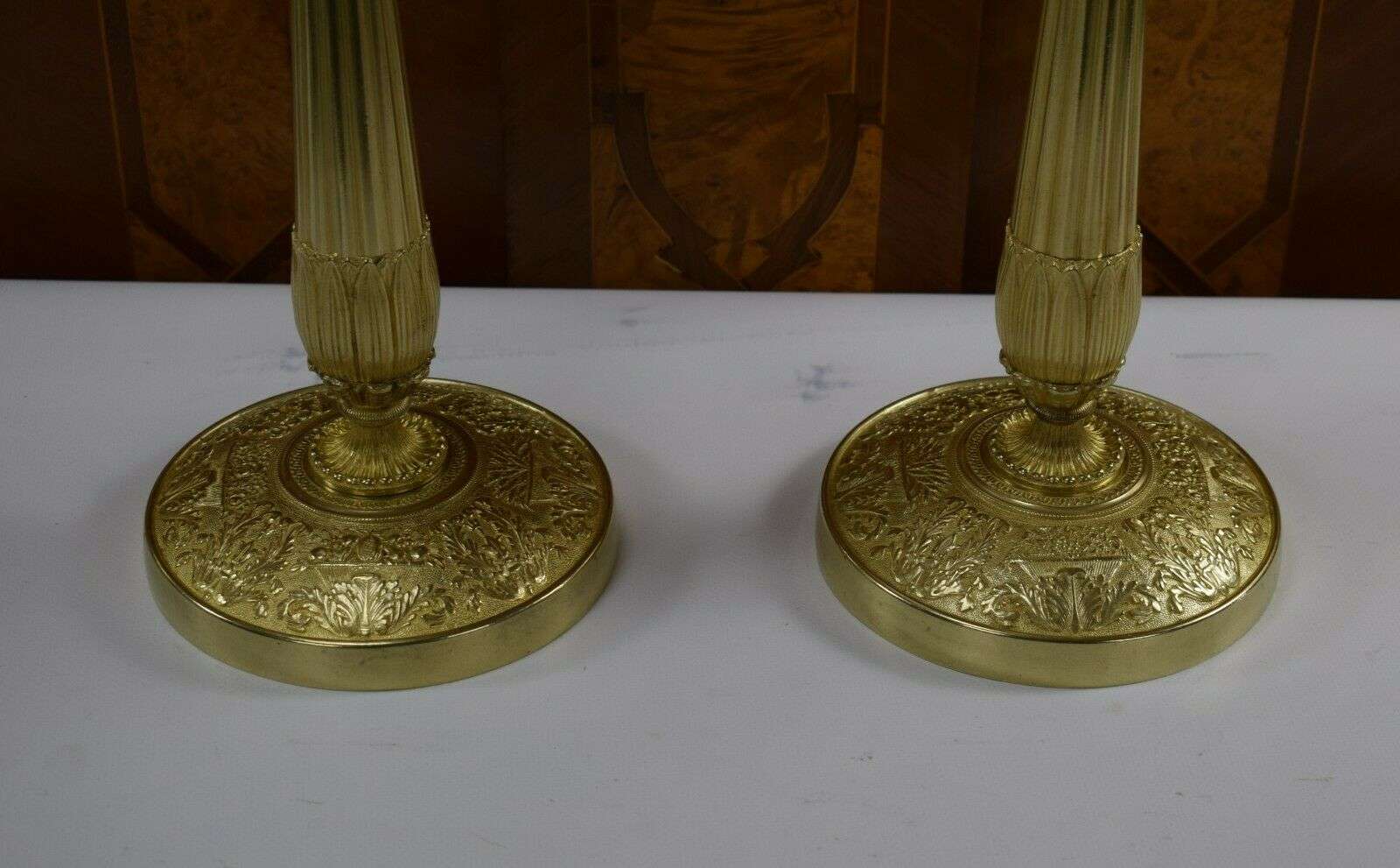 Vergoldete Empire Bronze Kerzenleuchter, Beisteller Kandelaber ca. 1850 – Detail