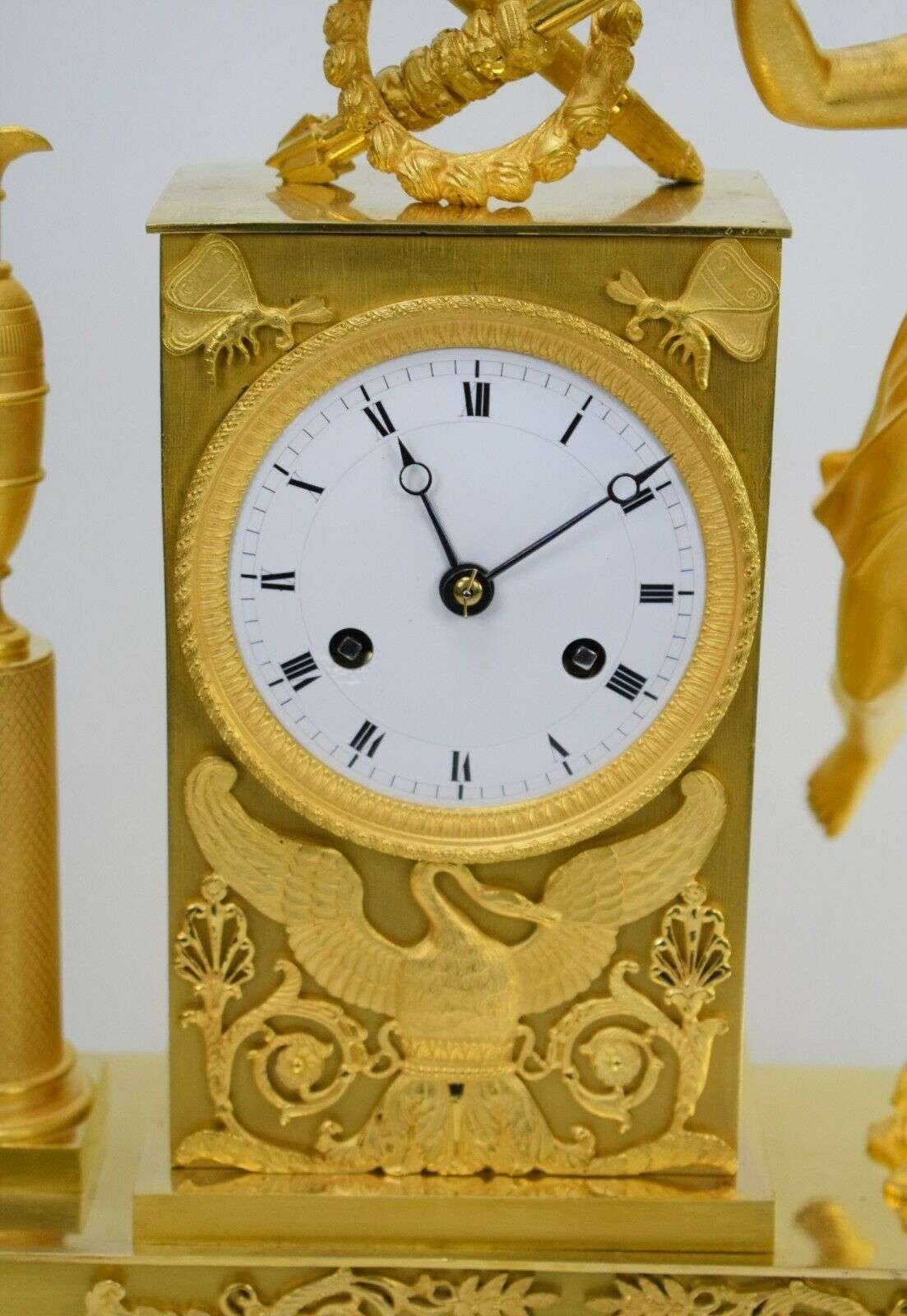 Empire Pendule Kaminuhr Tischuhr feuervergoldete Bronze Amor um 1820 – Detail