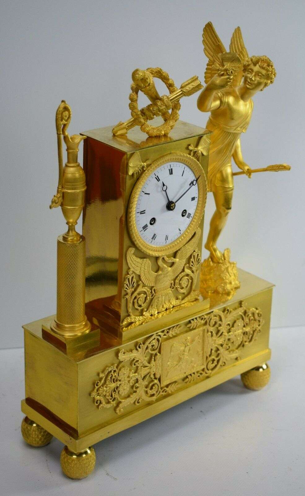 Empire Pendule Kaminuhr Tischuhr feuervergoldete Bronze Amor um 1820 – Detail