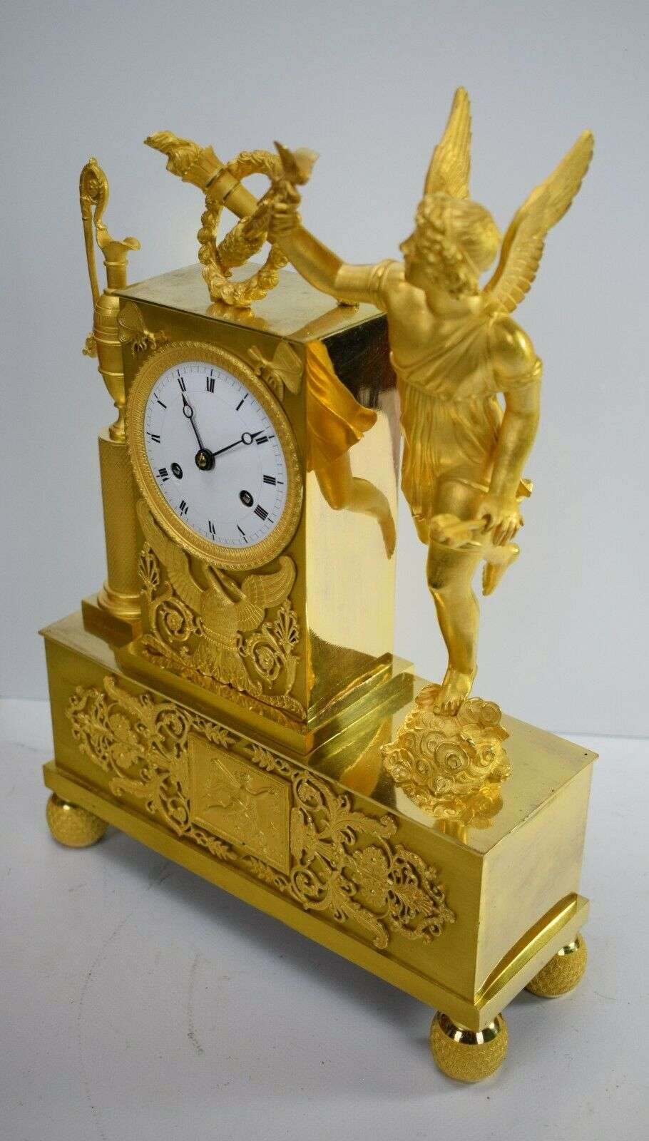 Empire Pendule Kaminuhr Tischuhr feuervergoldete Bronze Amor um 1820 – Detail