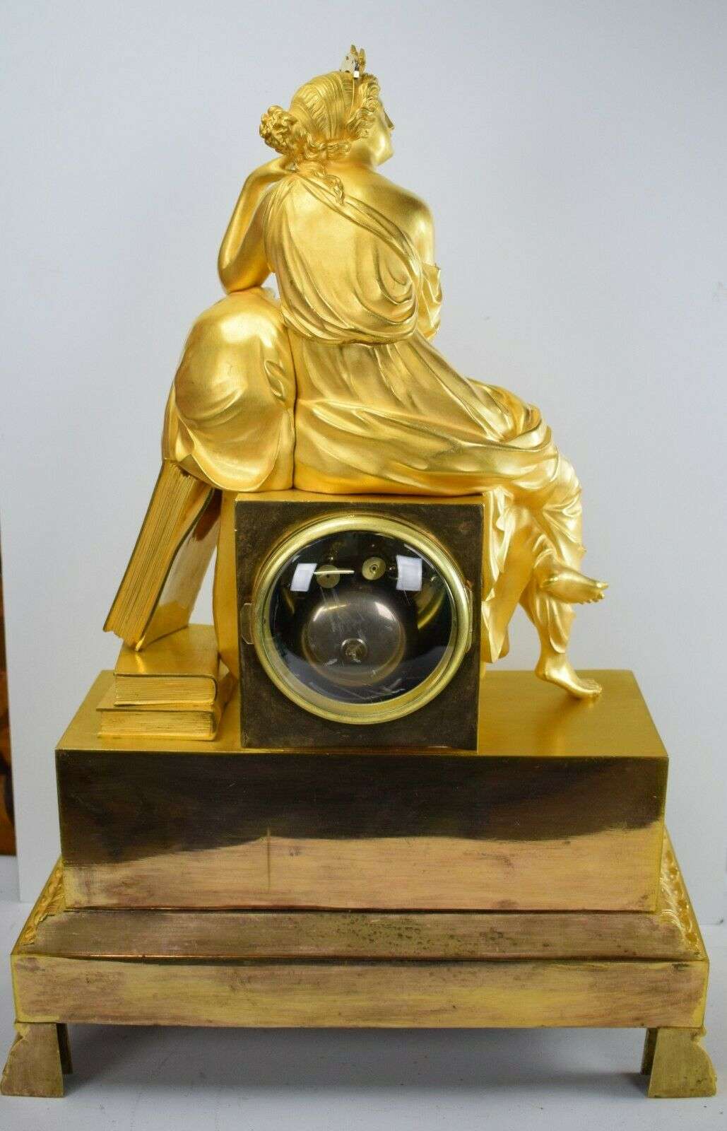 Große Empire Pendule Kaminuhr Tischuhr feuervergoldete Bronze Urania um 1820 – Detail