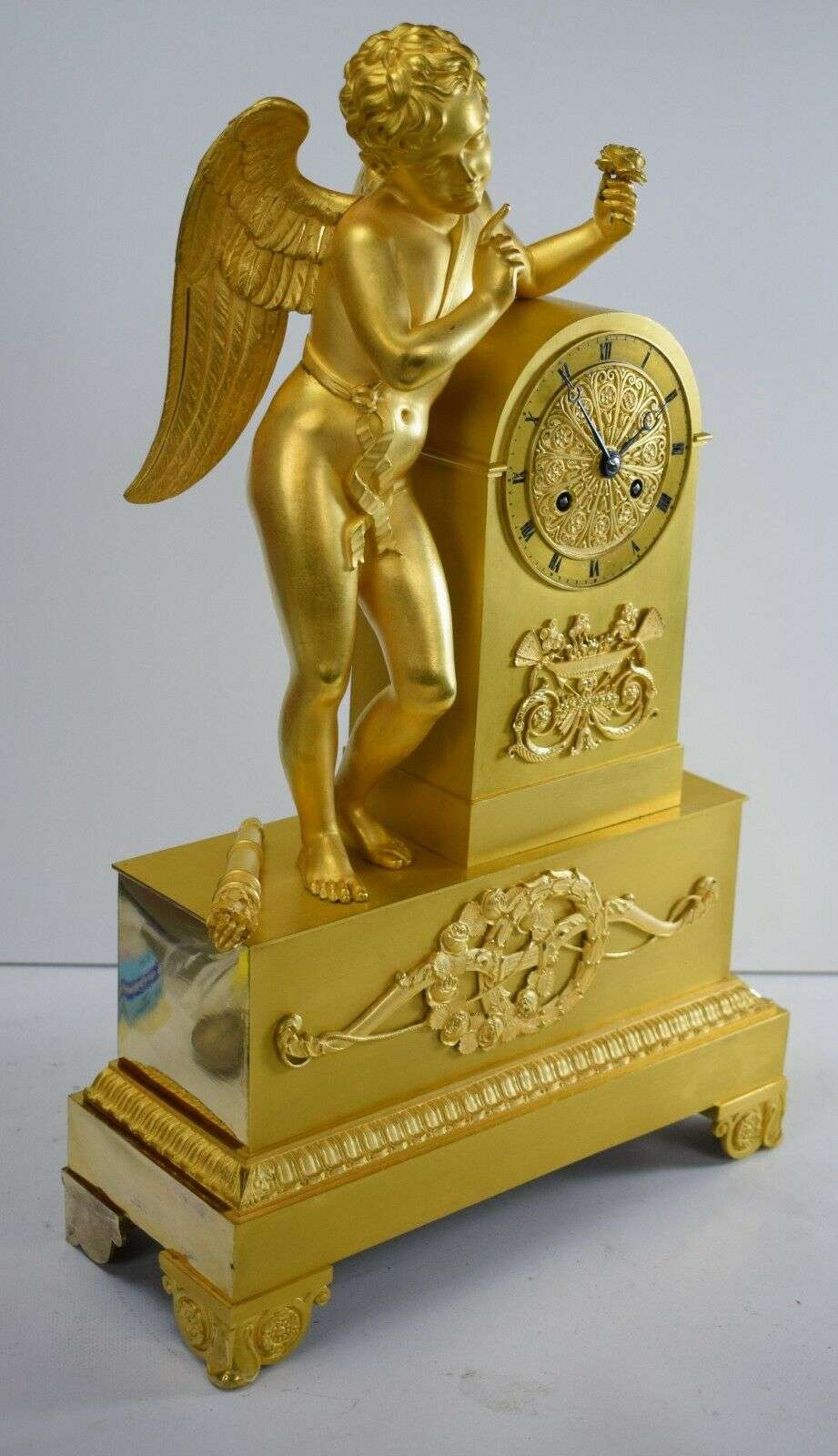 Empire Pendule Kaminuhr Tischuhr feuervergoldete Bronze Amor um 1815 – Detail