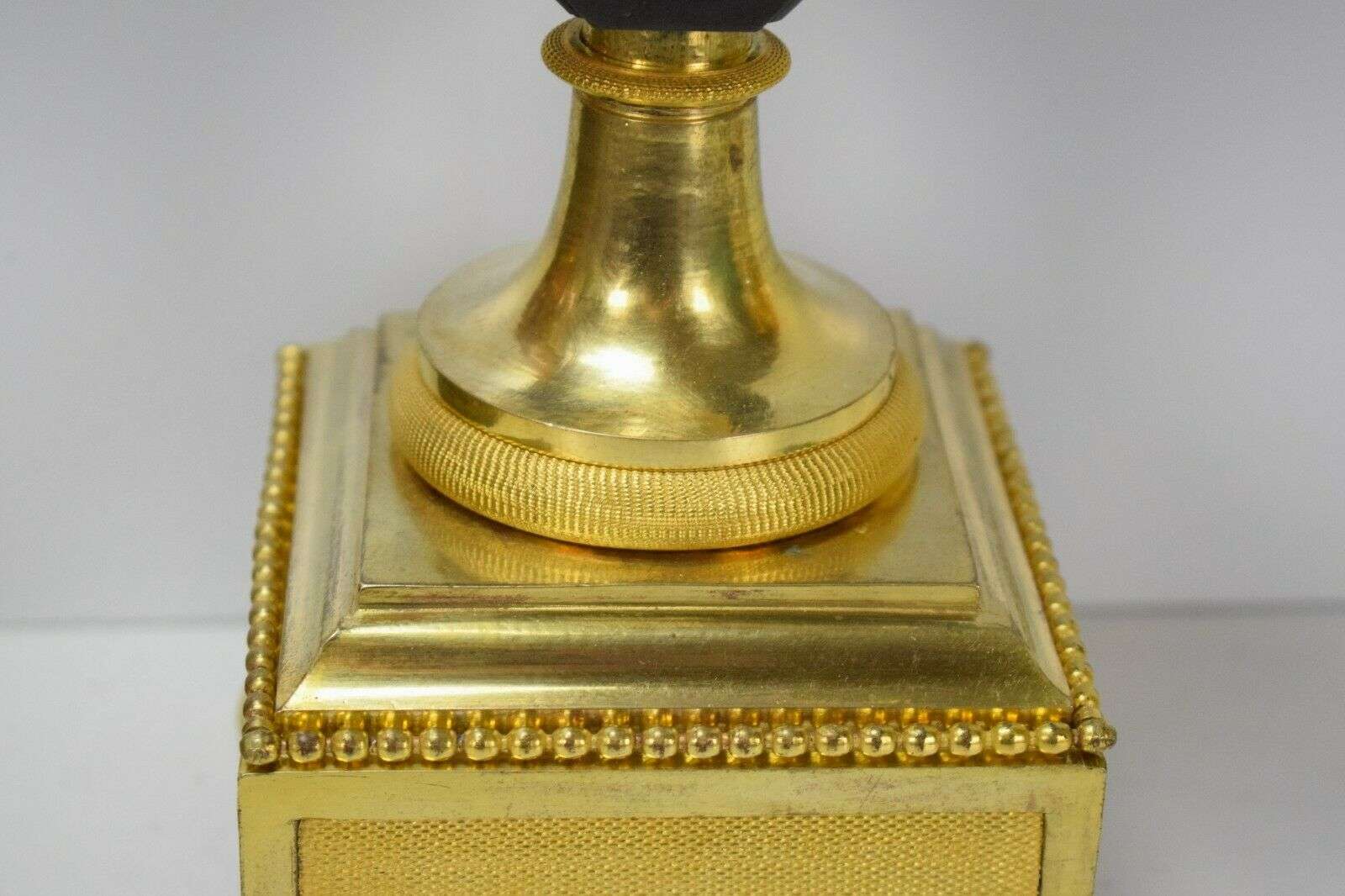 Empire Vasen-Pendule Kaminuhr Tischuhr feuervergoldete Bronze um 1800 – Detail