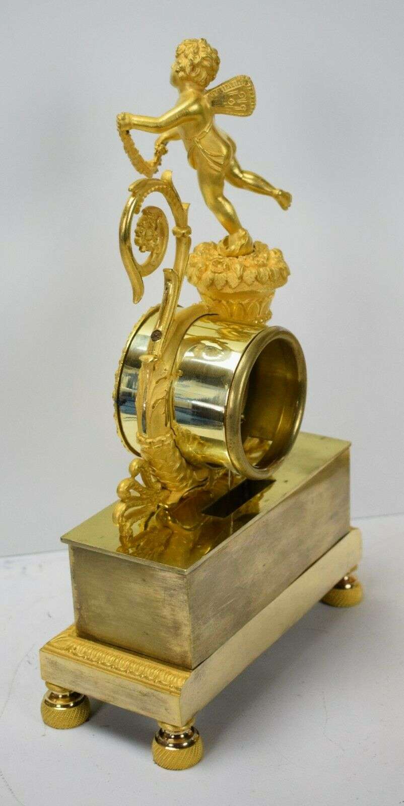Empire Pendule Kaminuhr Tischuhr feuervergoldete Bronze Amor um 1815 Delaunay – Detail