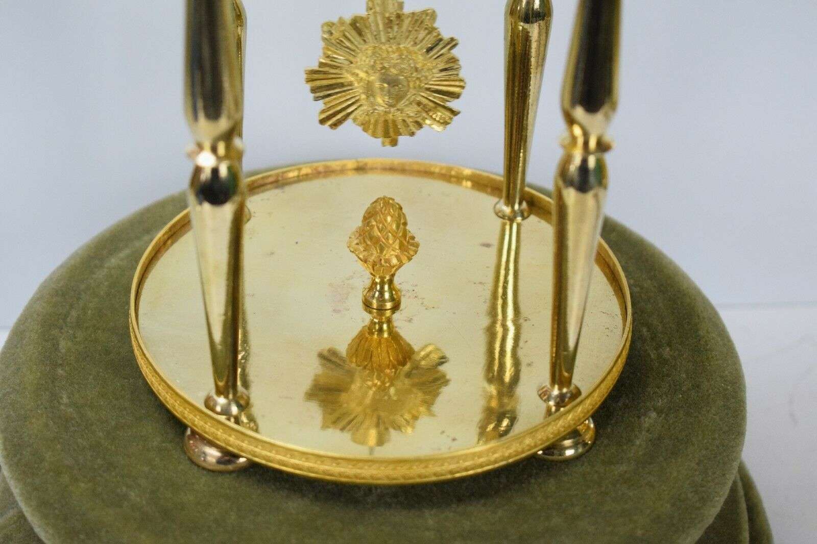 Directoire Pendule Kaminuhr Tischuhr feuervergoldete Bronze um 1795 – Detail