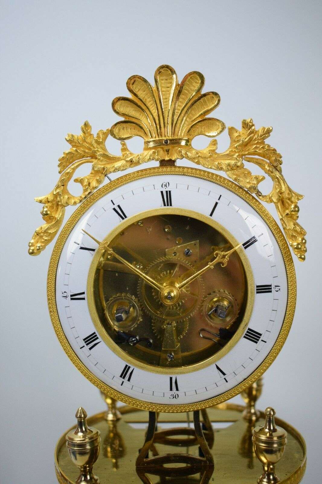 Directoire Pendule Kaminuhr Tischuhr feuervergoldete Bronze um 1795 – Detail