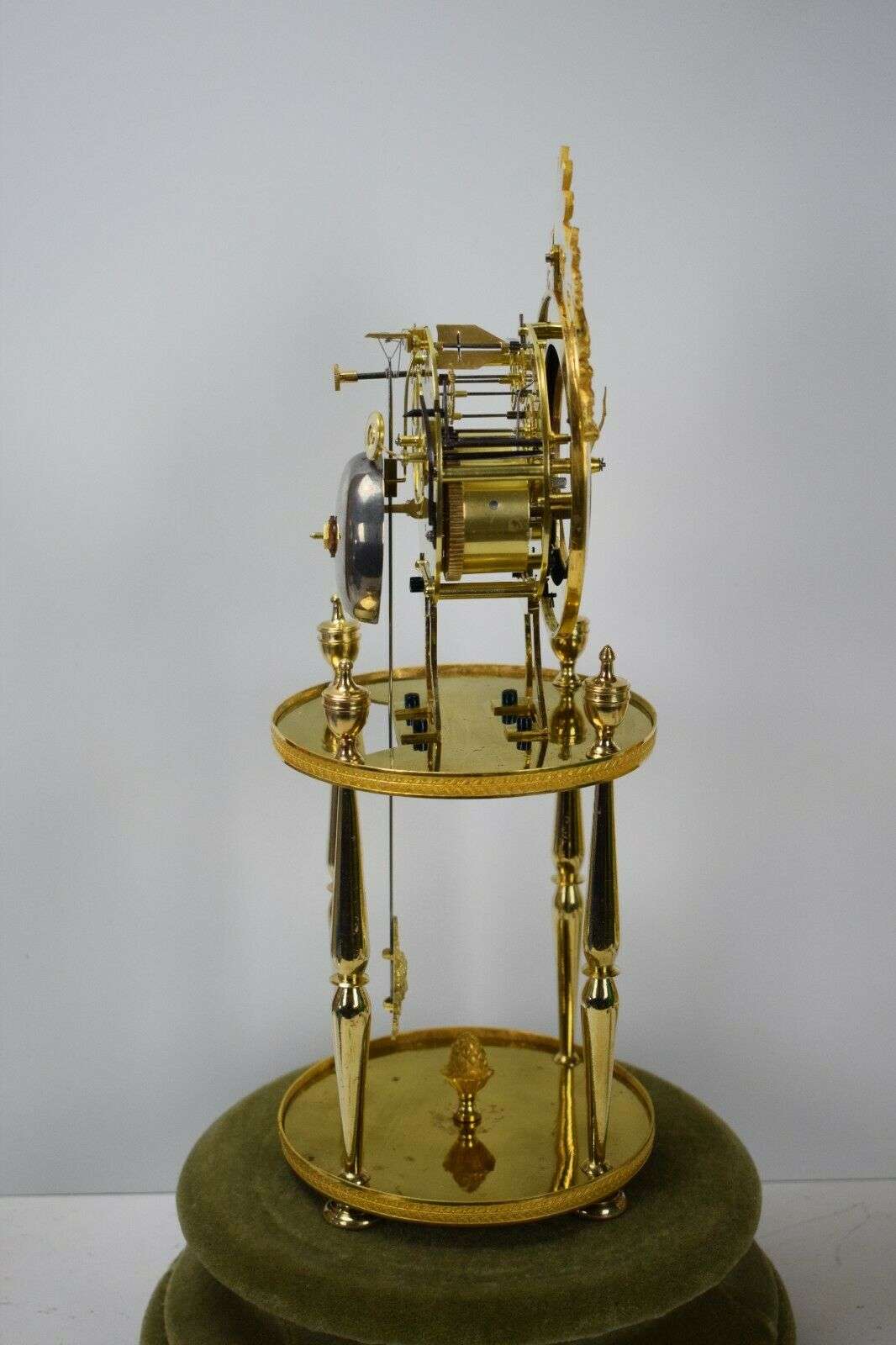 Directoire Pendule Kaminuhr Tischuhr feuervergoldete Bronze um 1795 – Detail