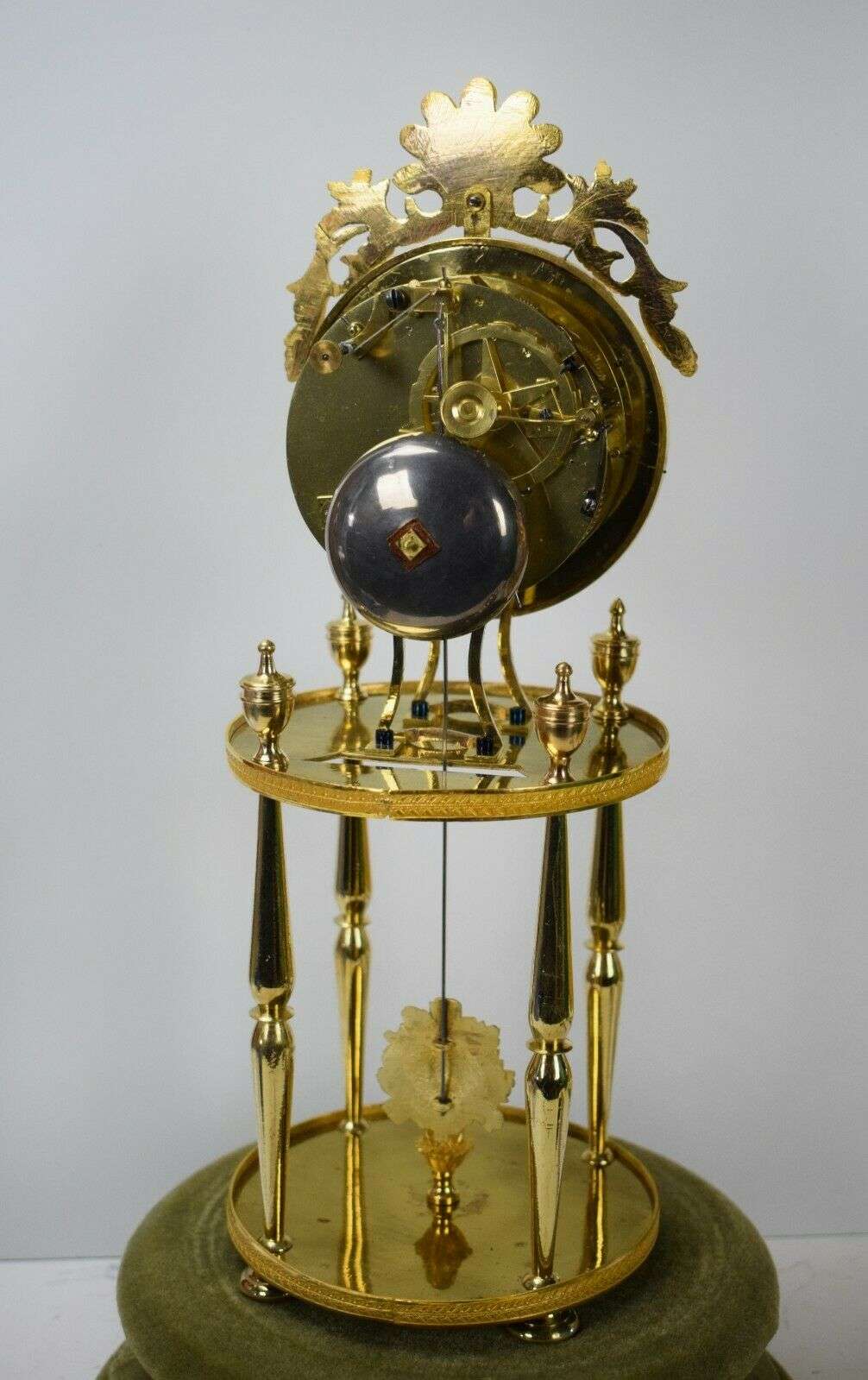 Directoire Pendule Kaminuhr Tischuhr feuervergoldete Bronze um 1795 – Detail