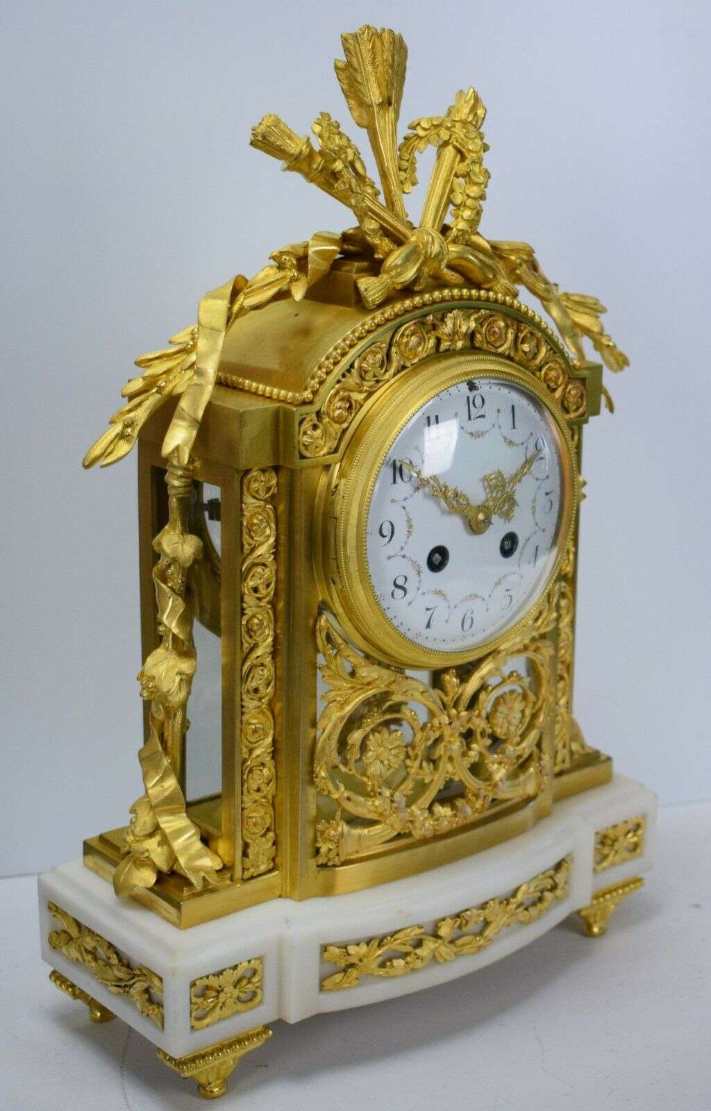 Louis XVI Glaspendule Kaminuhr Tischuhr aus Bronze und Marmor S.Marti um 1900 – Detail