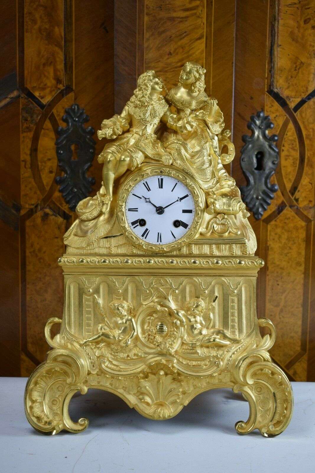 Pendule Kaminuhr Tischuhr feuervergoldete Bronze Louis-Philippe um 1835 J.Freres – Vorderansicht