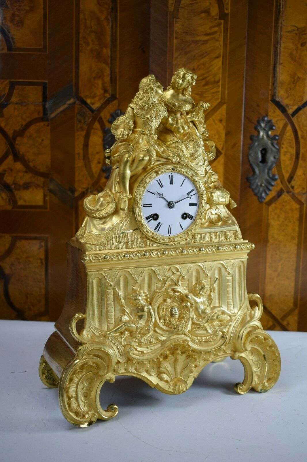 Pendule Kaminuhr Tischuhr feuervergoldete Bronze Louis-Philippe um 1835 J.Freres – Detail