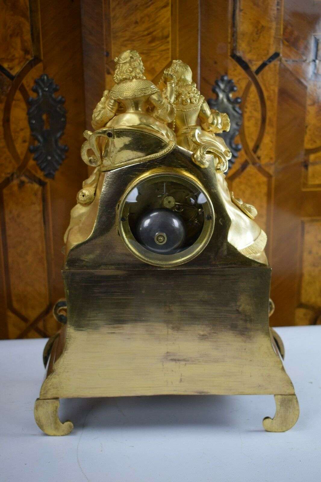 Pendule Kaminuhr Tischuhr feuervergoldete Bronze Louis-Philippe um 1835 J.Freres – Detail