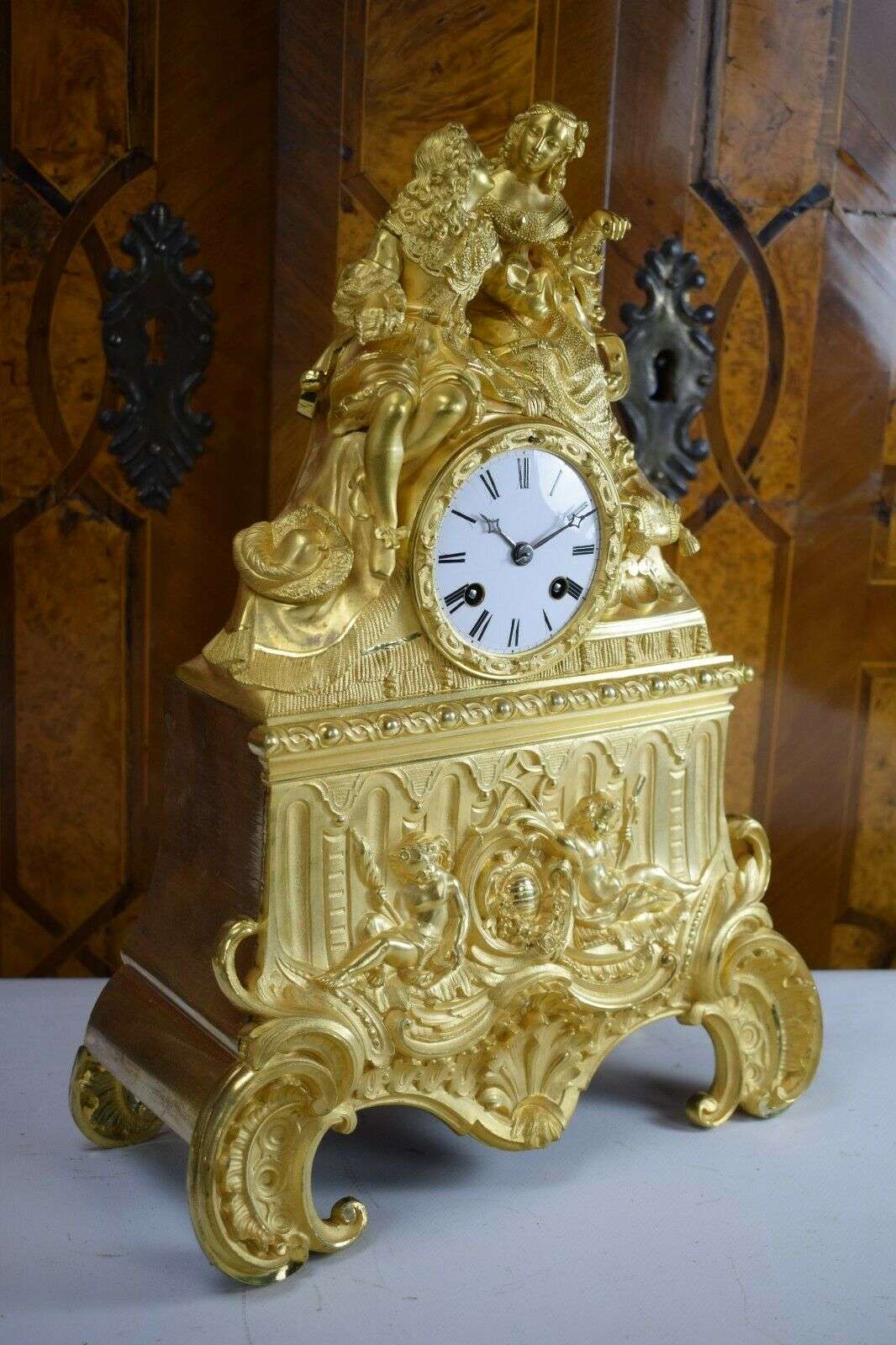 Pendule Kaminuhr Tischuhr feuervergoldete Bronze Louis-Philippe um 1835 J.Freres – Detail
