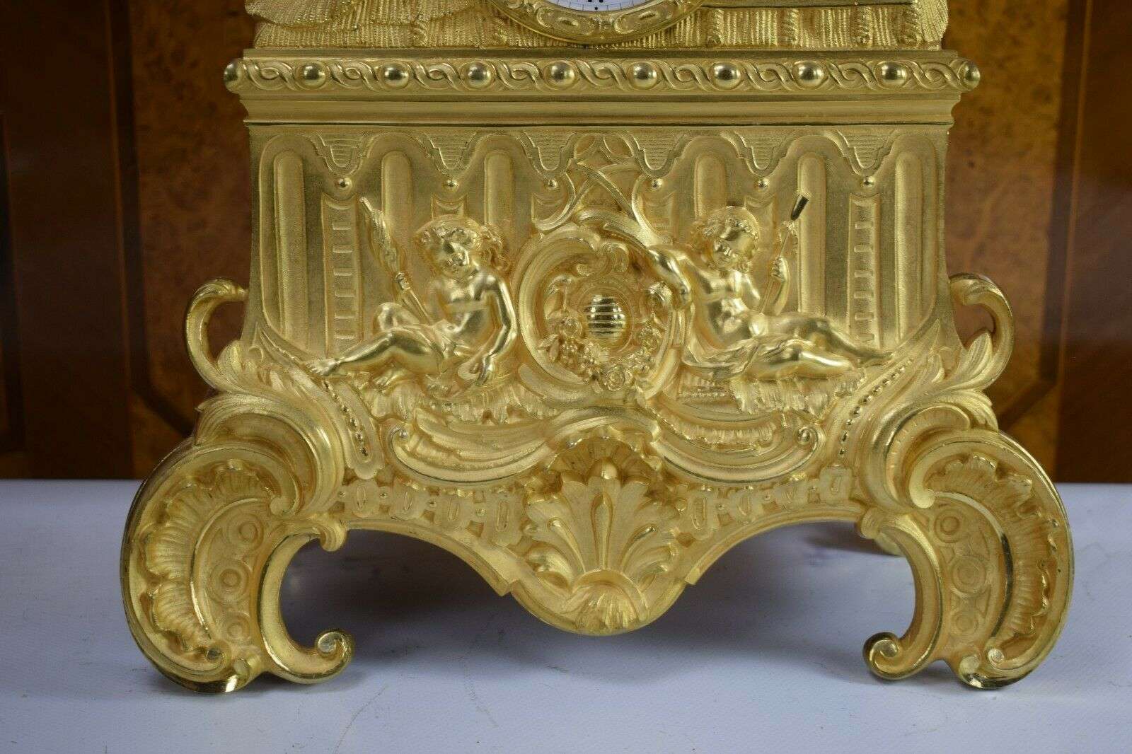 Pendule Kaminuhr Tischuhr feuervergoldete Bronze Louis-Philippe um 1835 J.Freres – Detail
